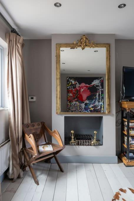 Iconic House In Wandsworth Holiday home London