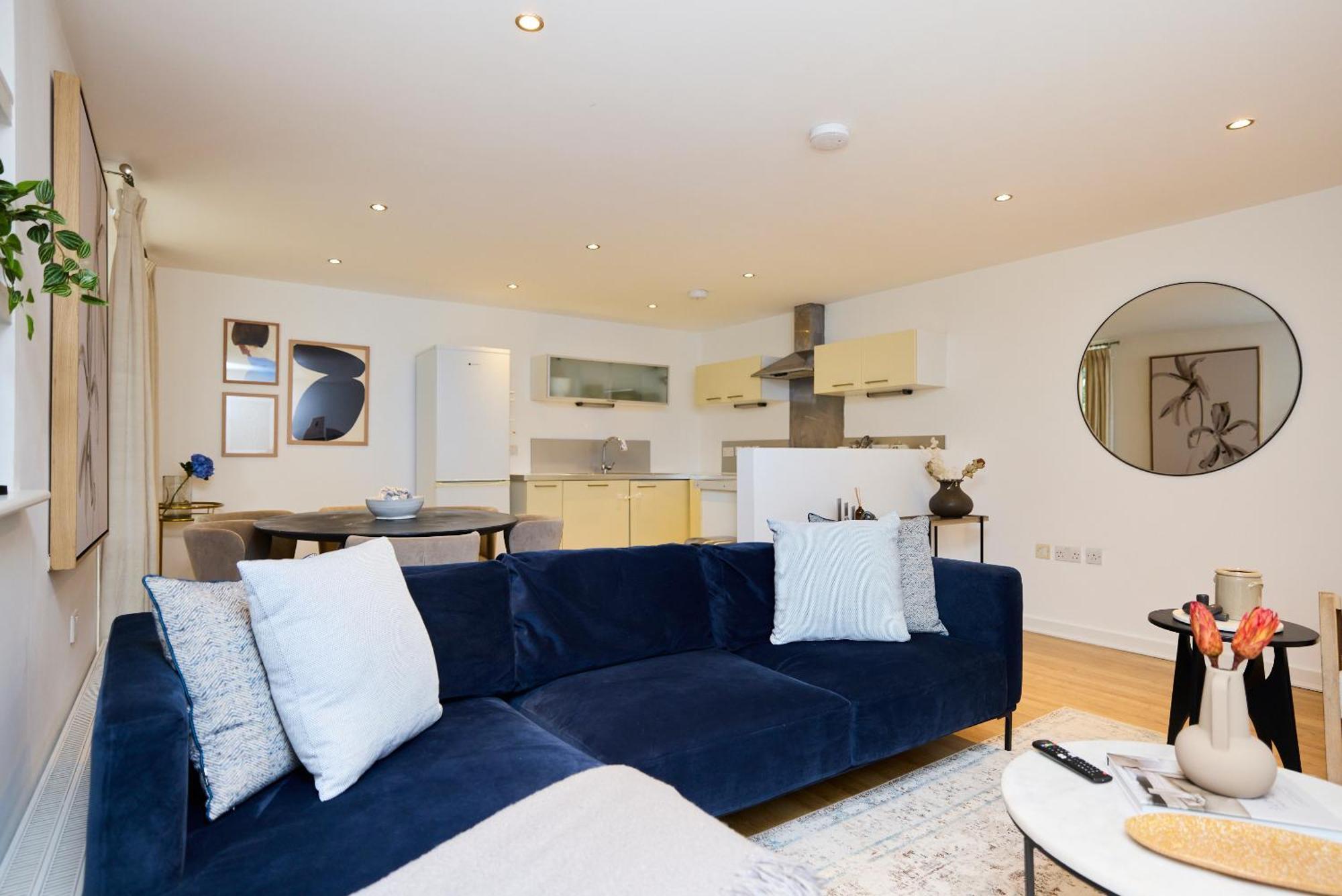 The Gwendolen Retreat - Inviting 2bdr With Balcony Apartment *