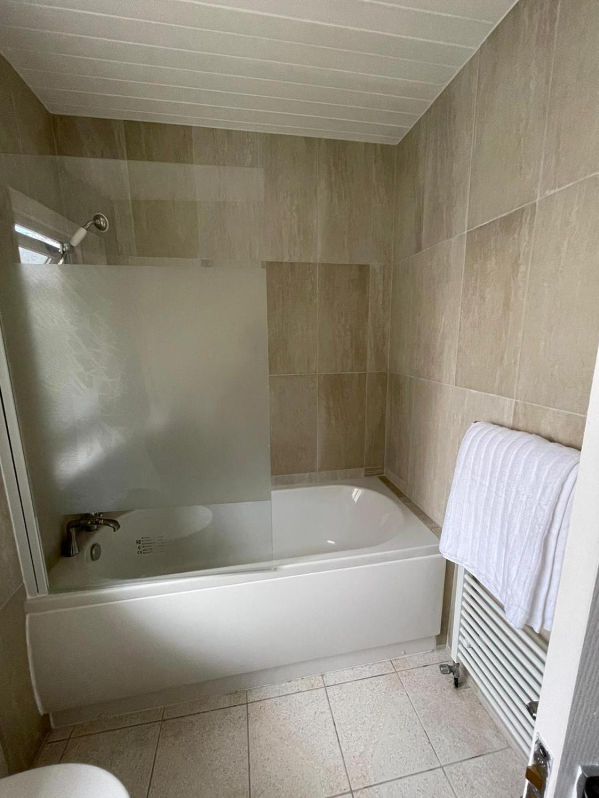 Lovely Spacious 3 Bedroom House With Sofa Bed, 30 Minutes From Сasa de vacaciones *