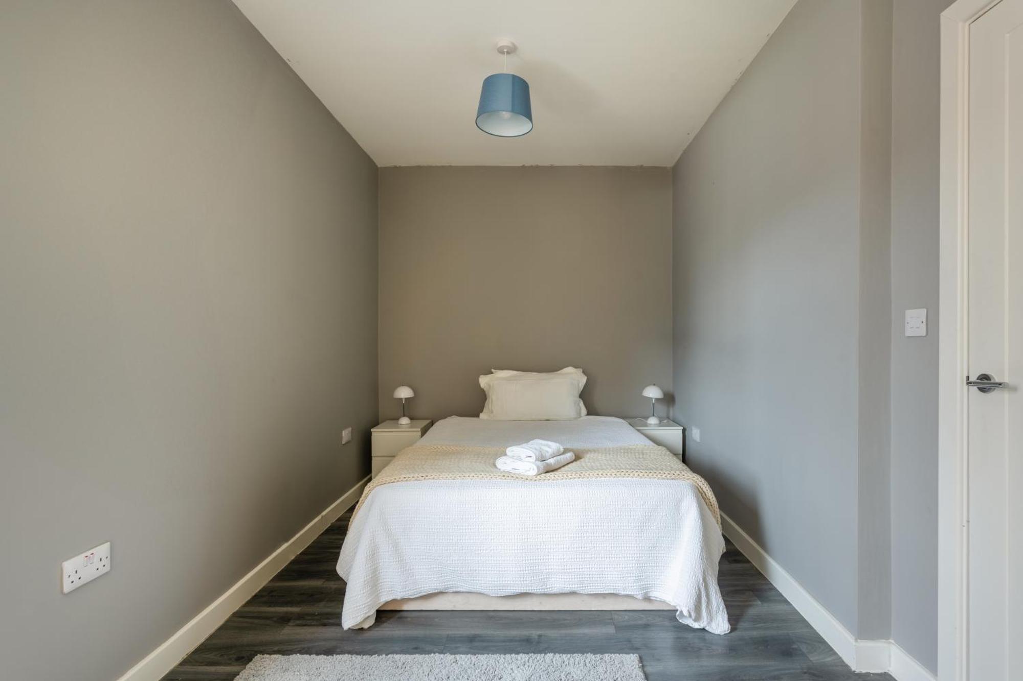 Modern Double With Shared Bathroom Habitación en casa particular Londres