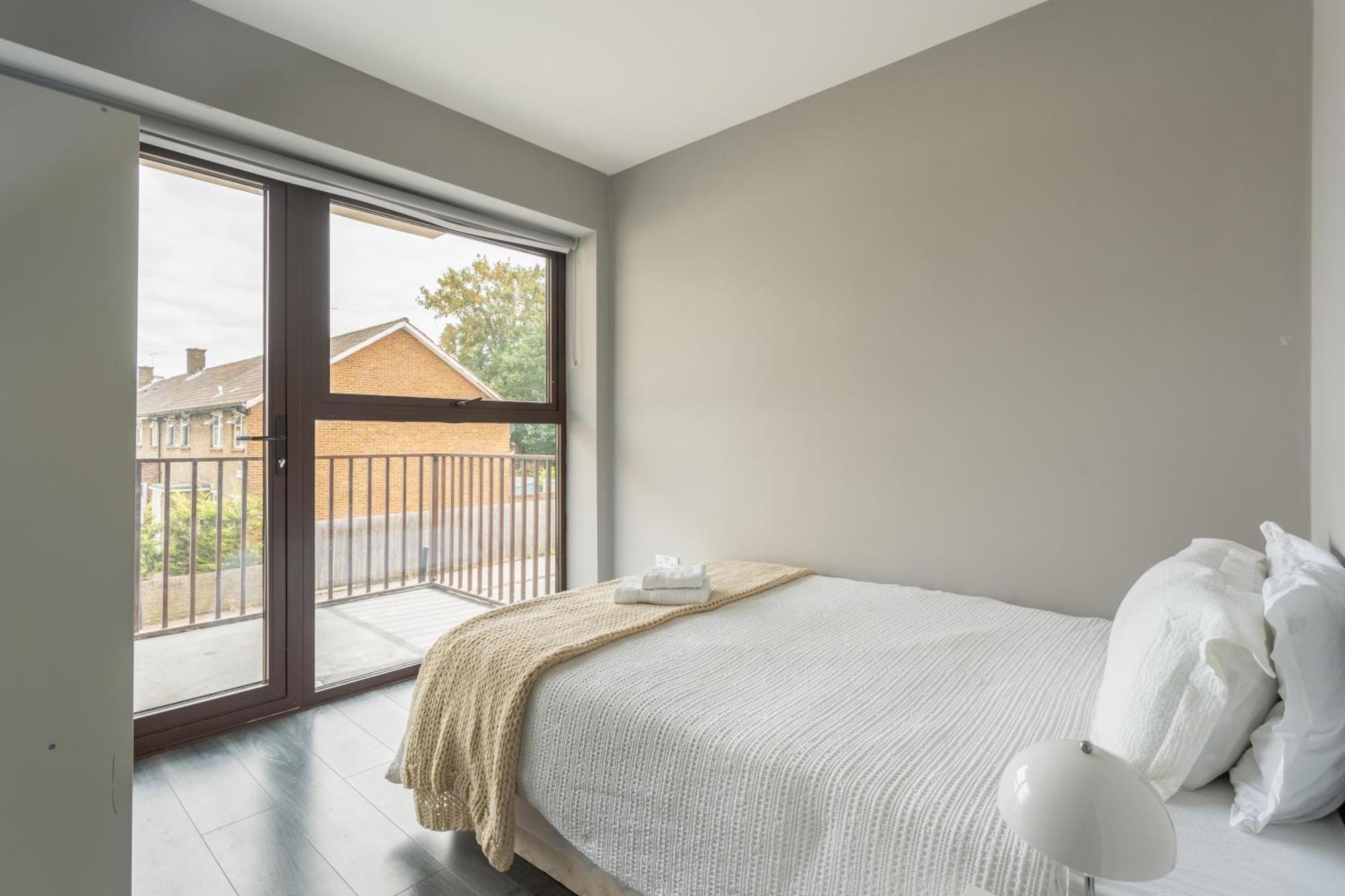 Modern Double With Shared Bathroom Habitación en casa particular