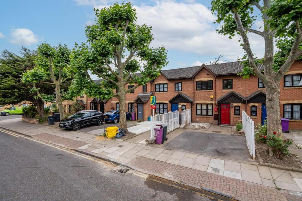 Comfortable New Refurbished Bedroom * Londres