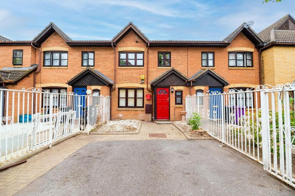 Comfortable New Refurbished Bedroom Londres