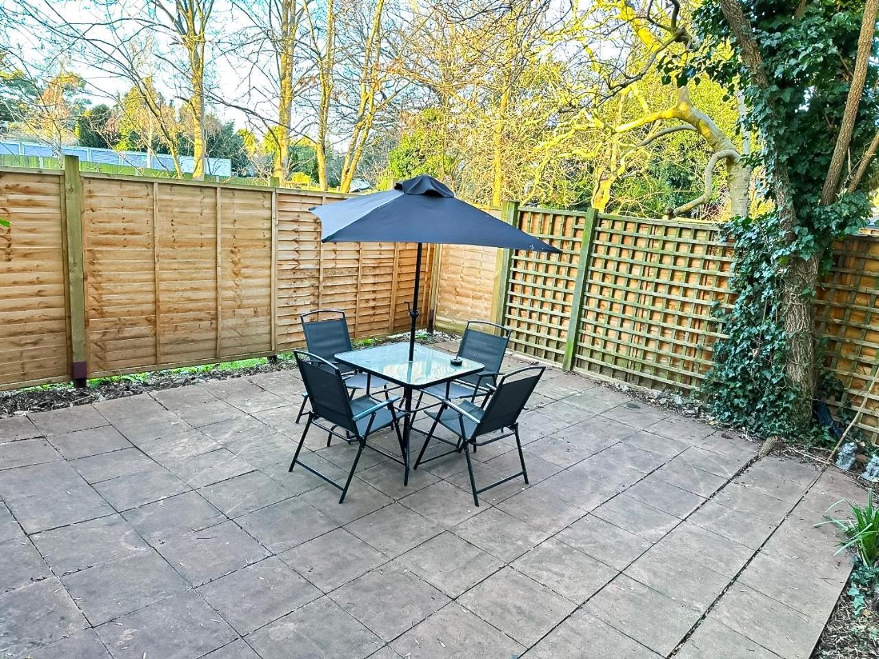 Apartment Cosy Near Hampstead Heath With Free On-site Parking & Private Gardens, Golders Green