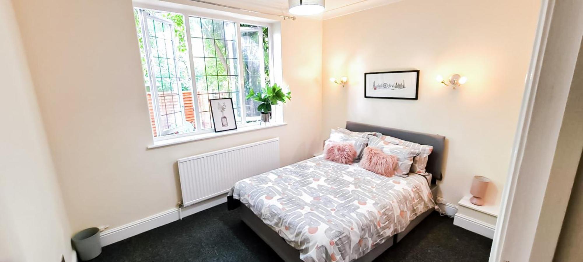Cosy Near Hampstead Heath With Free On-site Parking & Private Gardens, Golders Green Apartment *