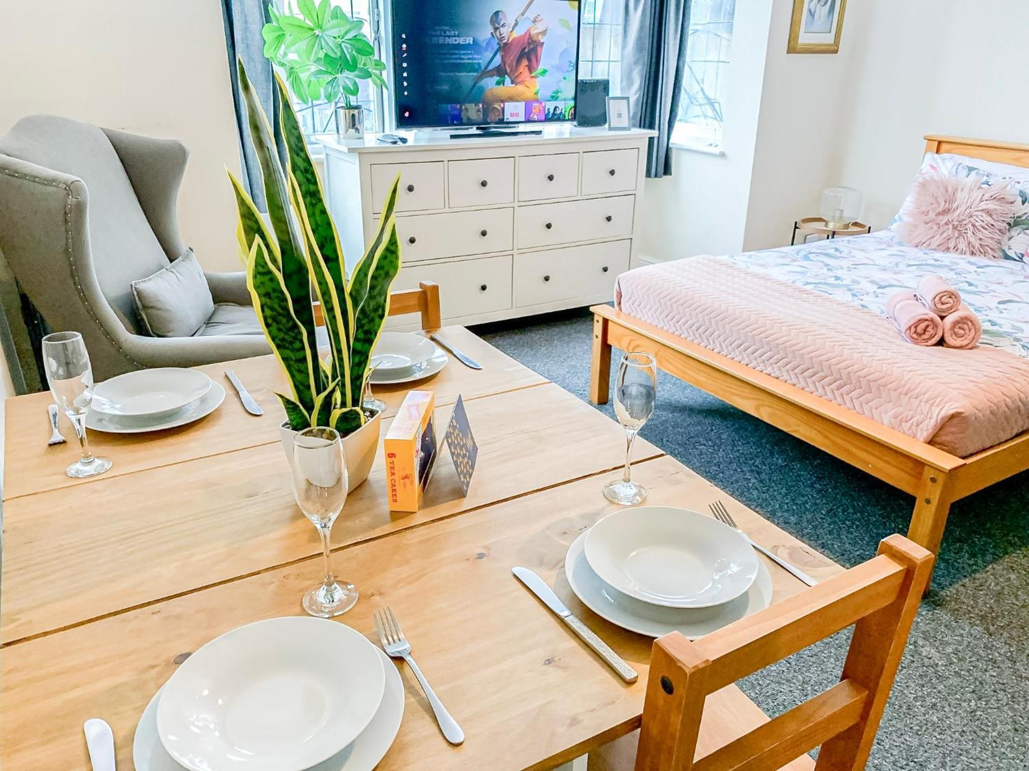Cosy Near Hampstead Heath With Free On-site Parking & Private Gardens, Golders Green Apartment