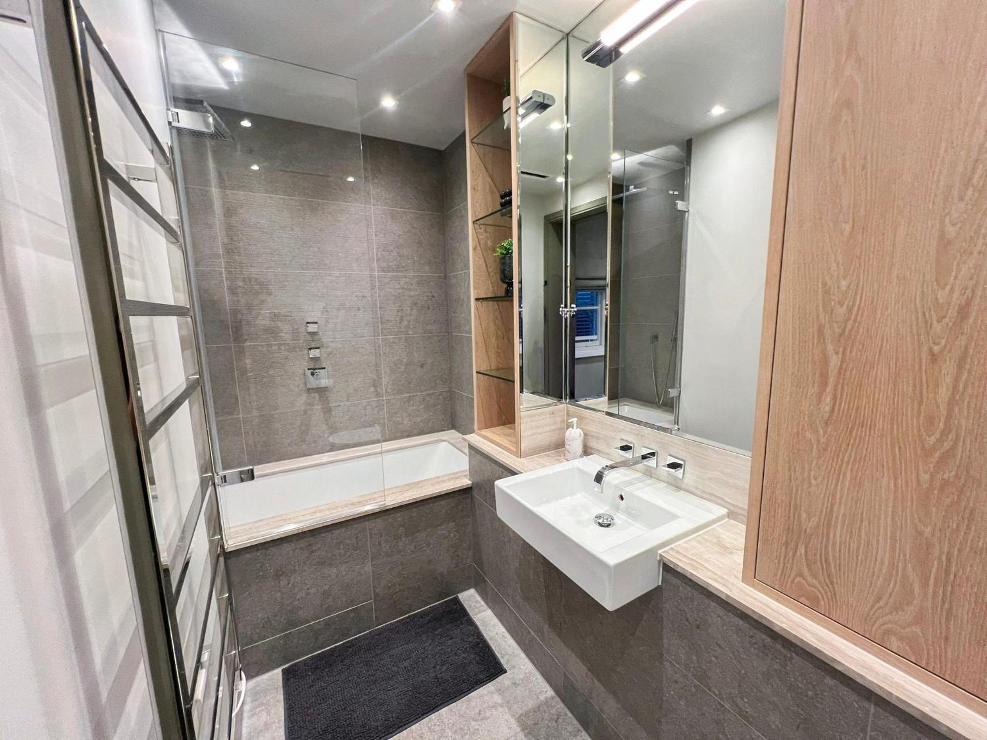 Posh 3 Bedroom Flat With Terrace And Indoor Fireplace In Mayfair, Near Hyde Park Apartamento *