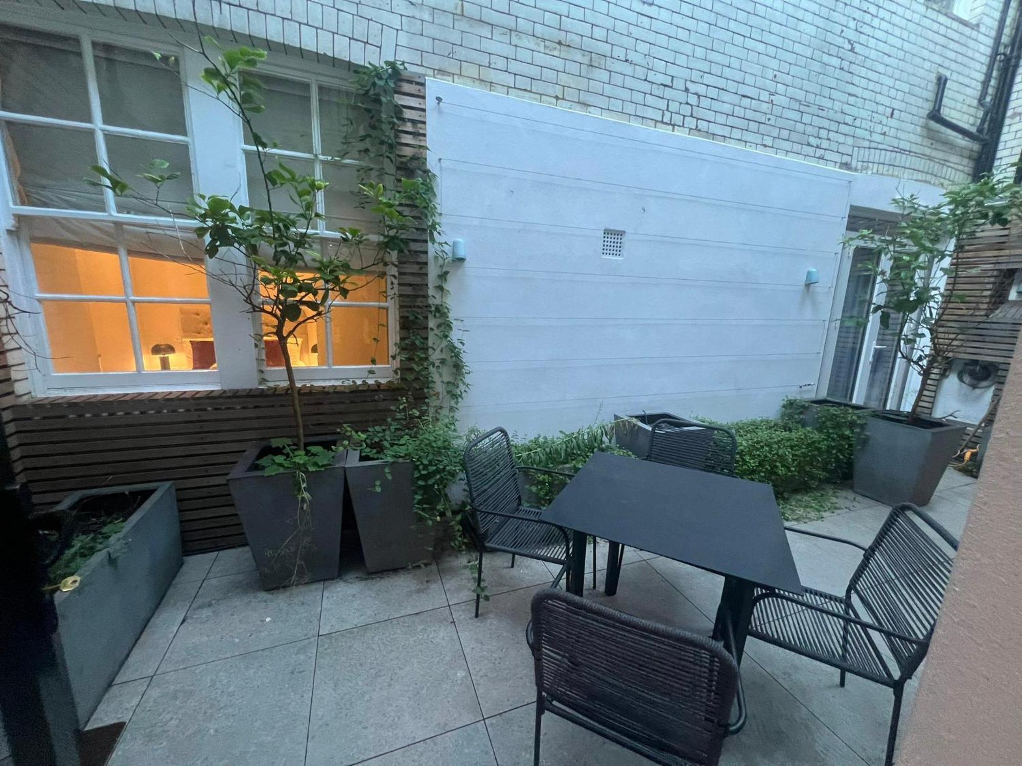 Posh 3 Bedroom Flat With Terrace And Indoor Fireplace In Mayfair, Near Hyde Park * Londen