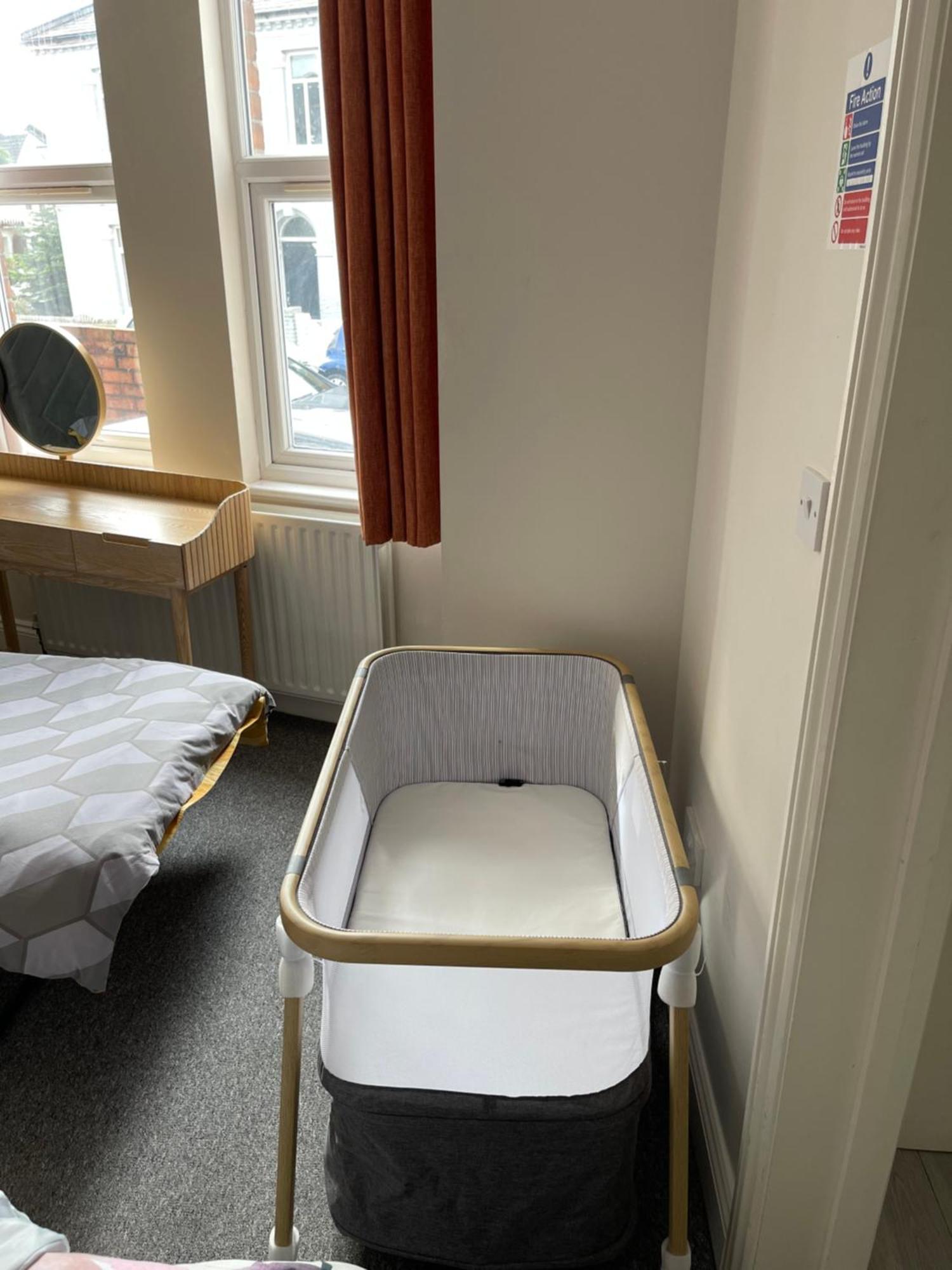 Cosy 1 Bed With Free Parking Close To Underground Station Zone 2 For Quick Access To Up To 5 Guests Apartment