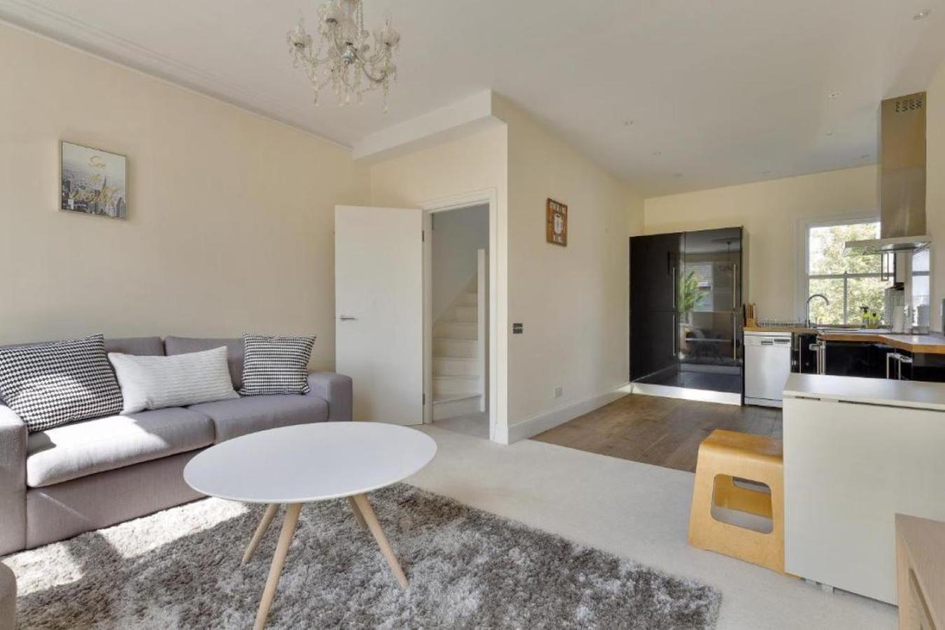 Apartment Spacious 2 Bedroom Barons Court, Good Links