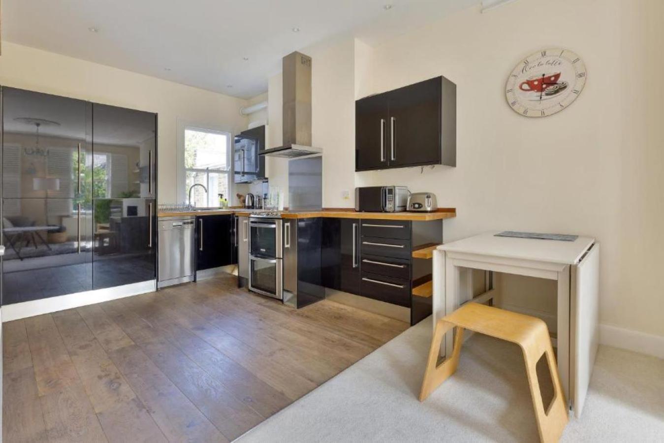 Apartment Spacious 2 Bedroom Barons Court, Good Links
