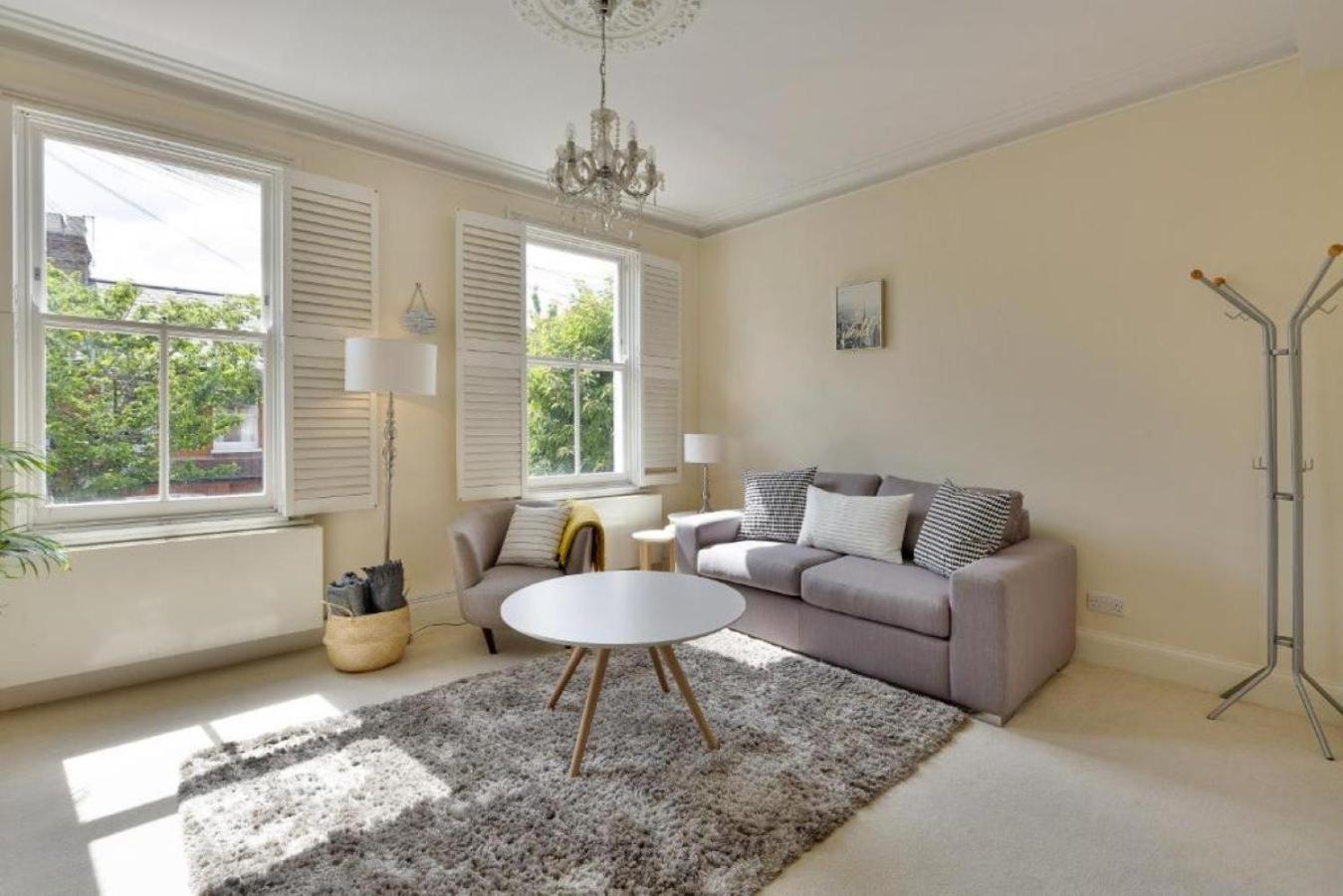 Apartment Spacious 2 Bedroom Barons Court, Good Links London