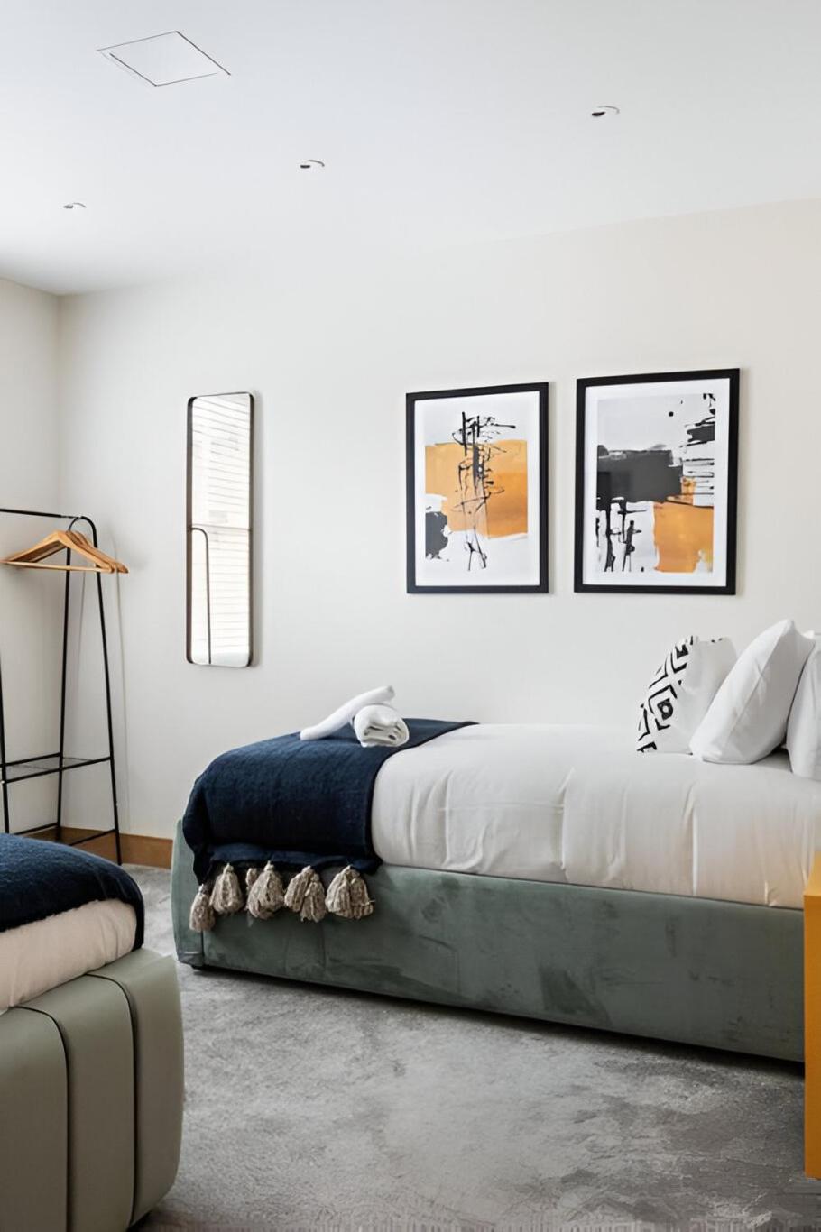 Apartment Vibrant Urban Escape, Family Friendly - Sleeps 8! *