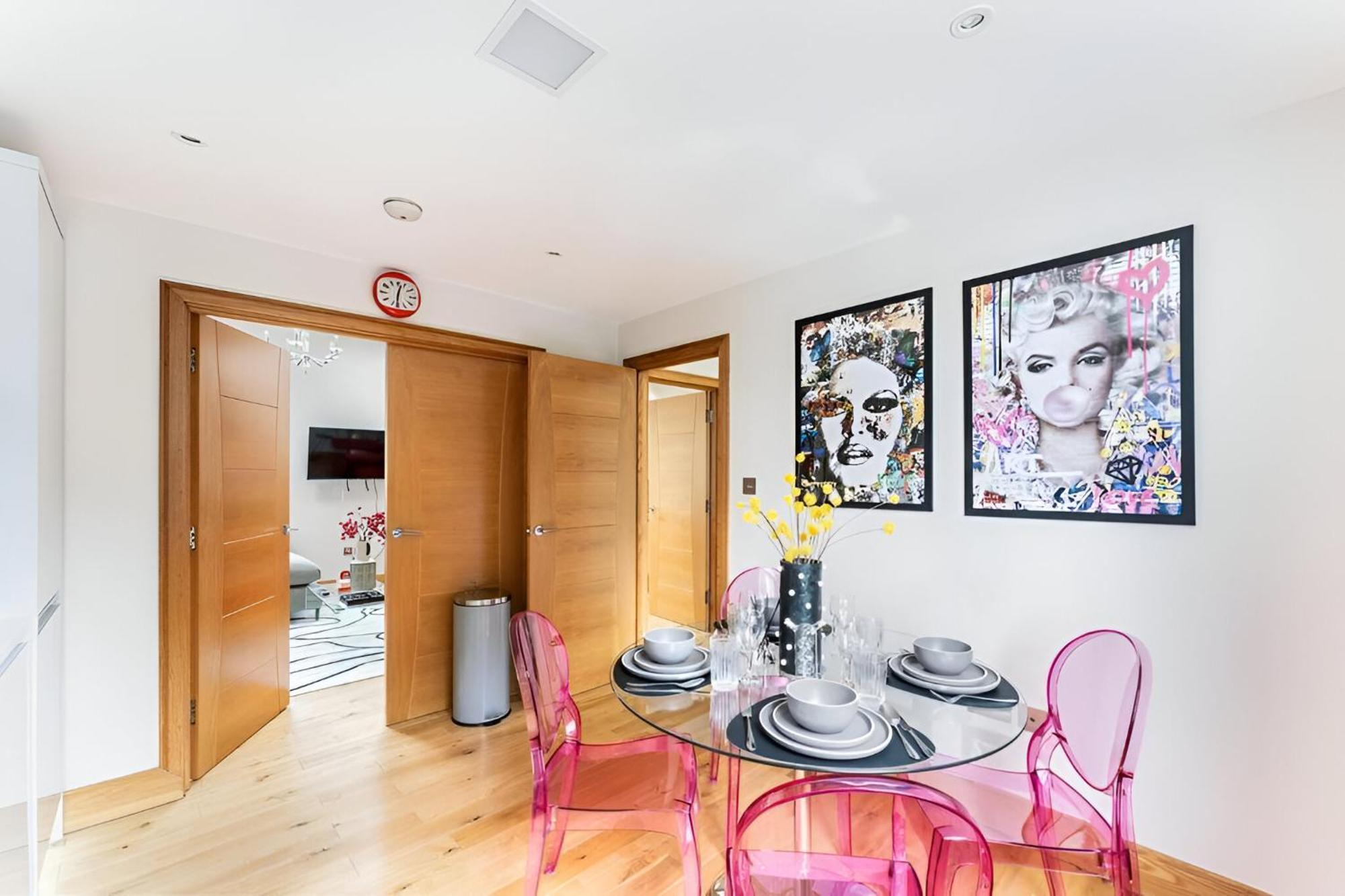 Vibrant Urban Escape, Family Friendly - Sleeps 8! * London