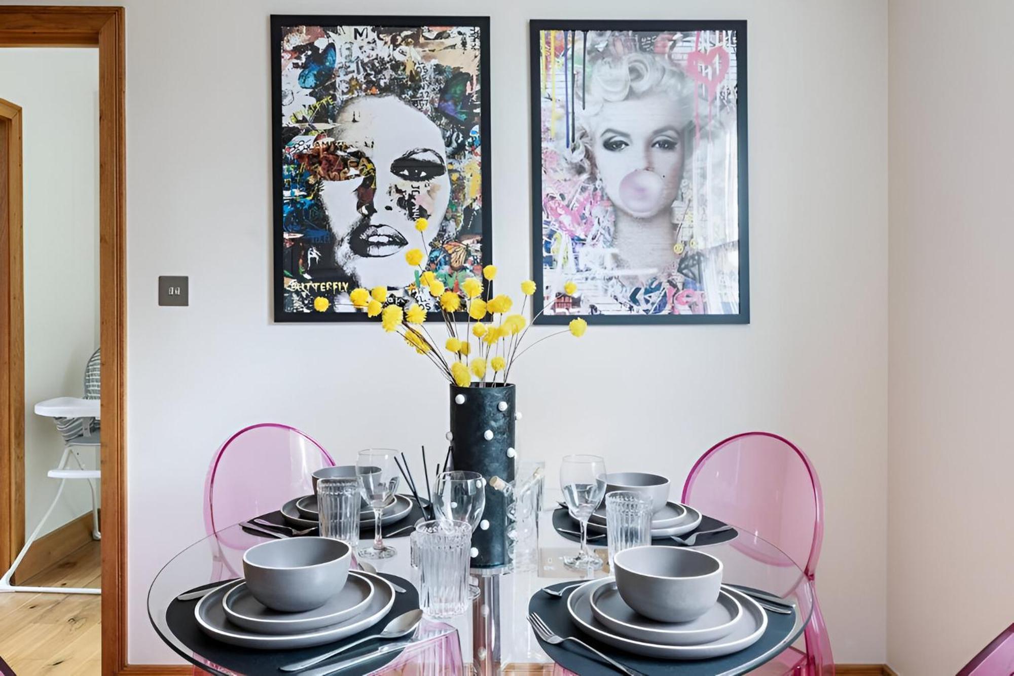 Apartment Vibrant Urban Escape, Family Friendly - Sleeps 8! London