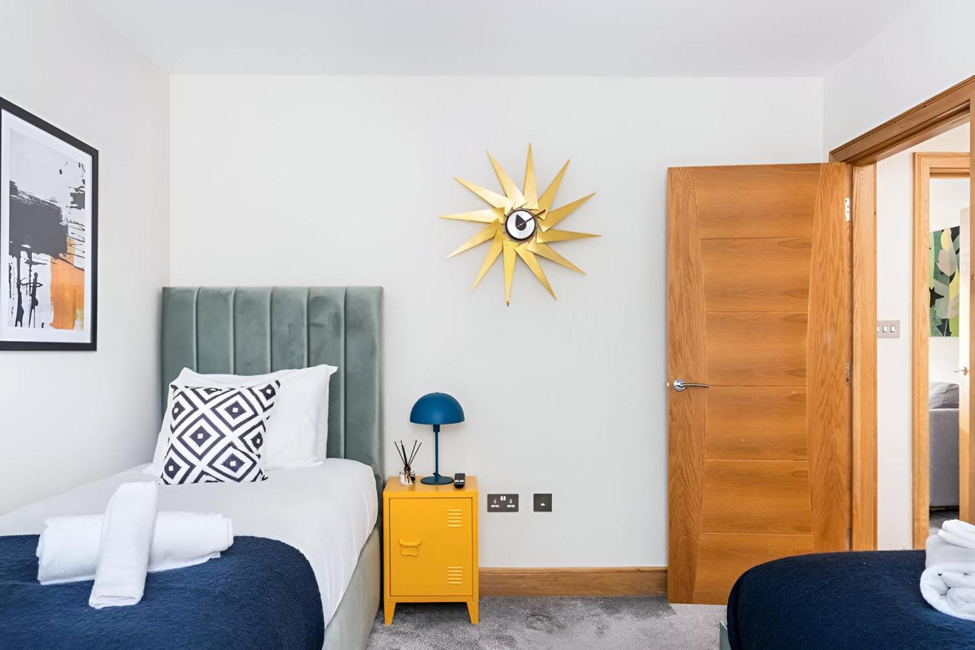 Vibrant Urban Escape, Family Friendly - Sleeps 8! London