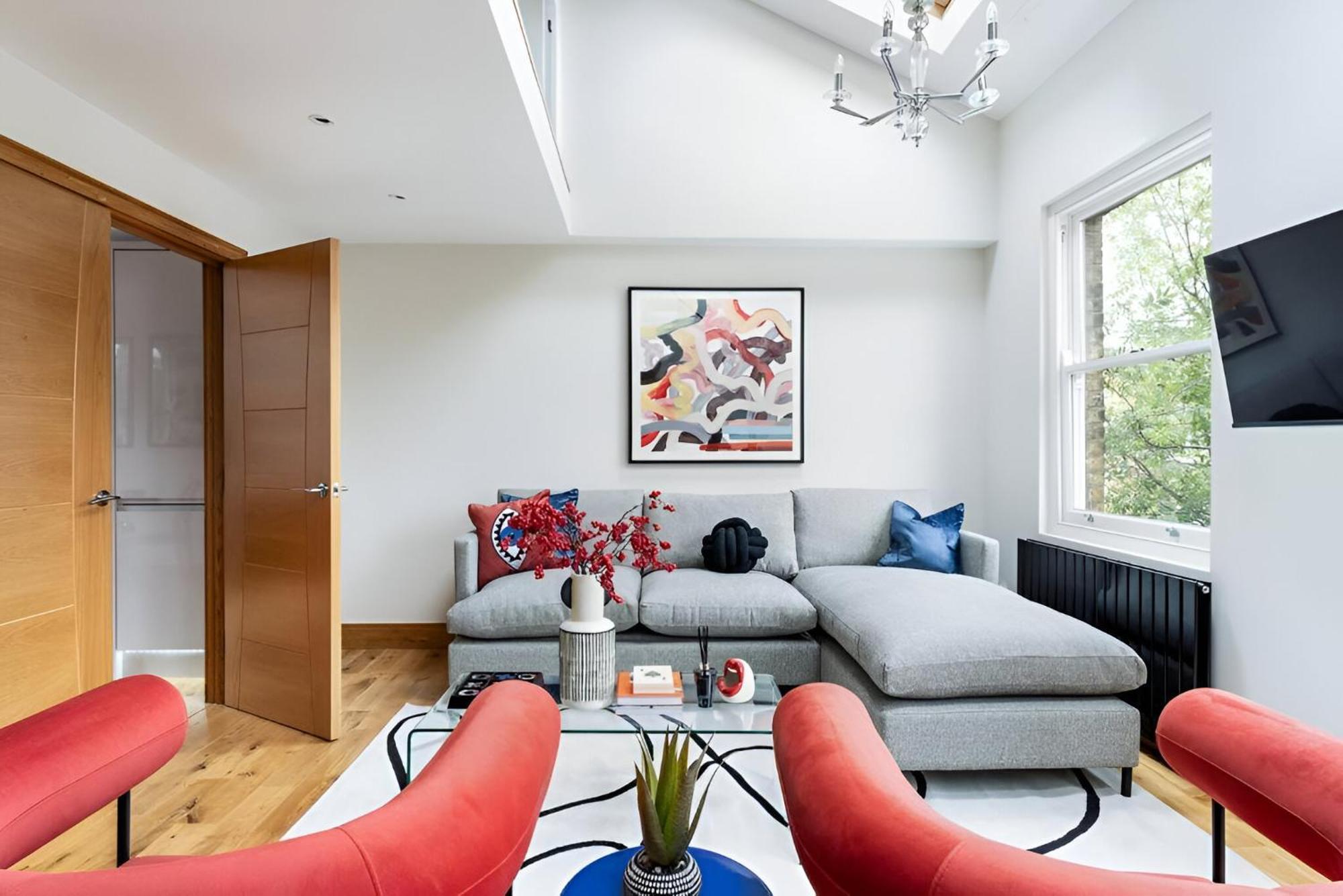 Vibrant Urban Escape, Family Friendly - Sleeps 8! * London