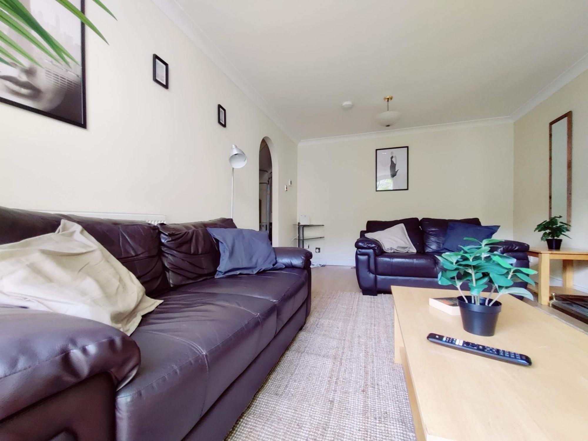 Ferienhaus Spacious 3 Bedroom Whitechapel - 9 Mins From Tower Bridge With Free Parking & Garden