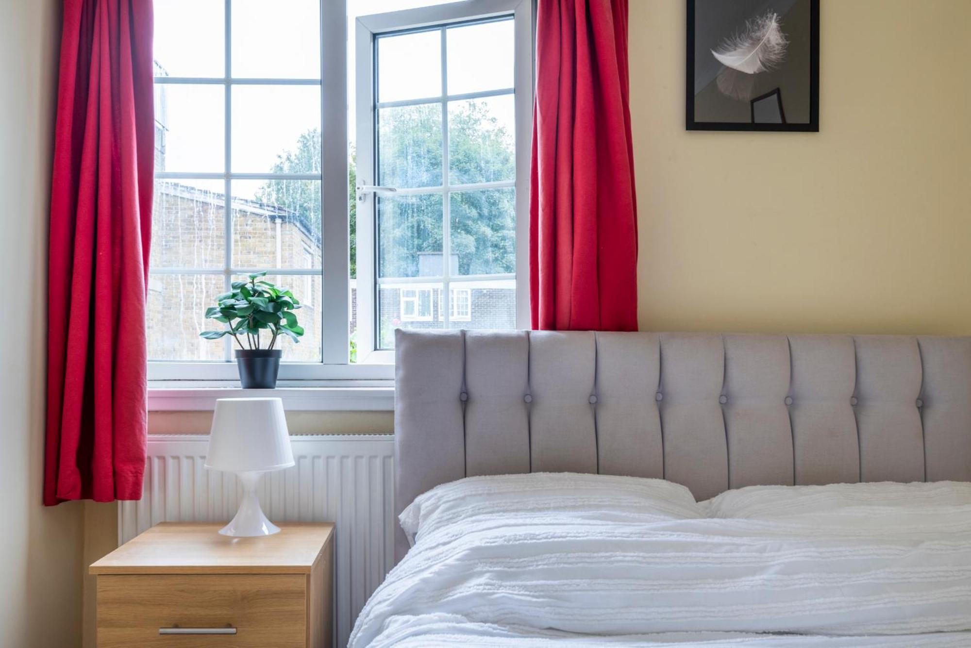 Spacious 3 Bedroom Whitechapel - 9 Mins From Tower Bridge With Free Parking & Garden London