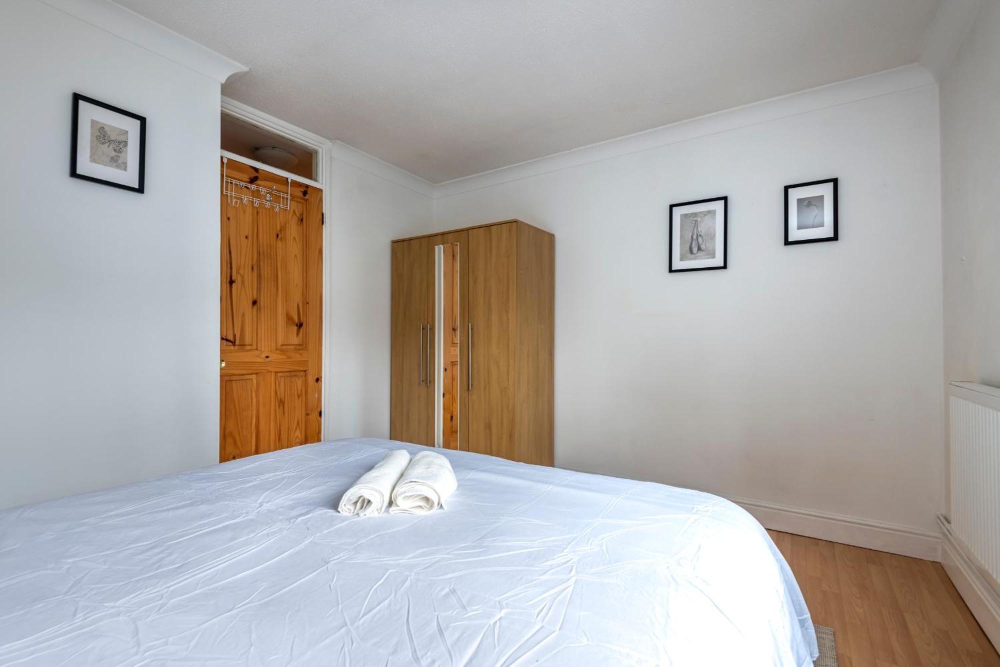 Spacious 3 Bedroom Whitechapel - 9 Mins From Tower Bridge With Free Parking & Garden Ferienhaus