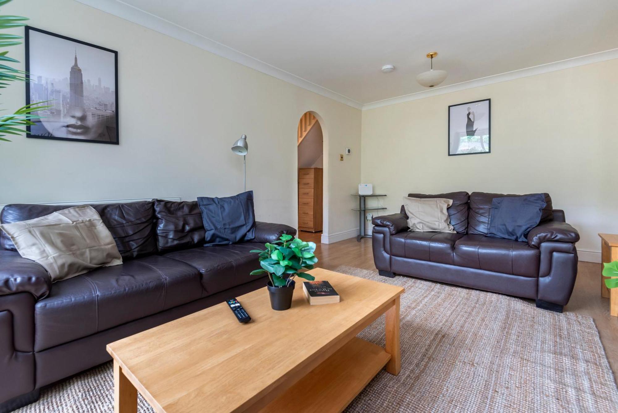 Spacious 3 Bedroom Whitechapel - 9 Mins From Tower Bridge With Free Parking & Garden Ferienhaus