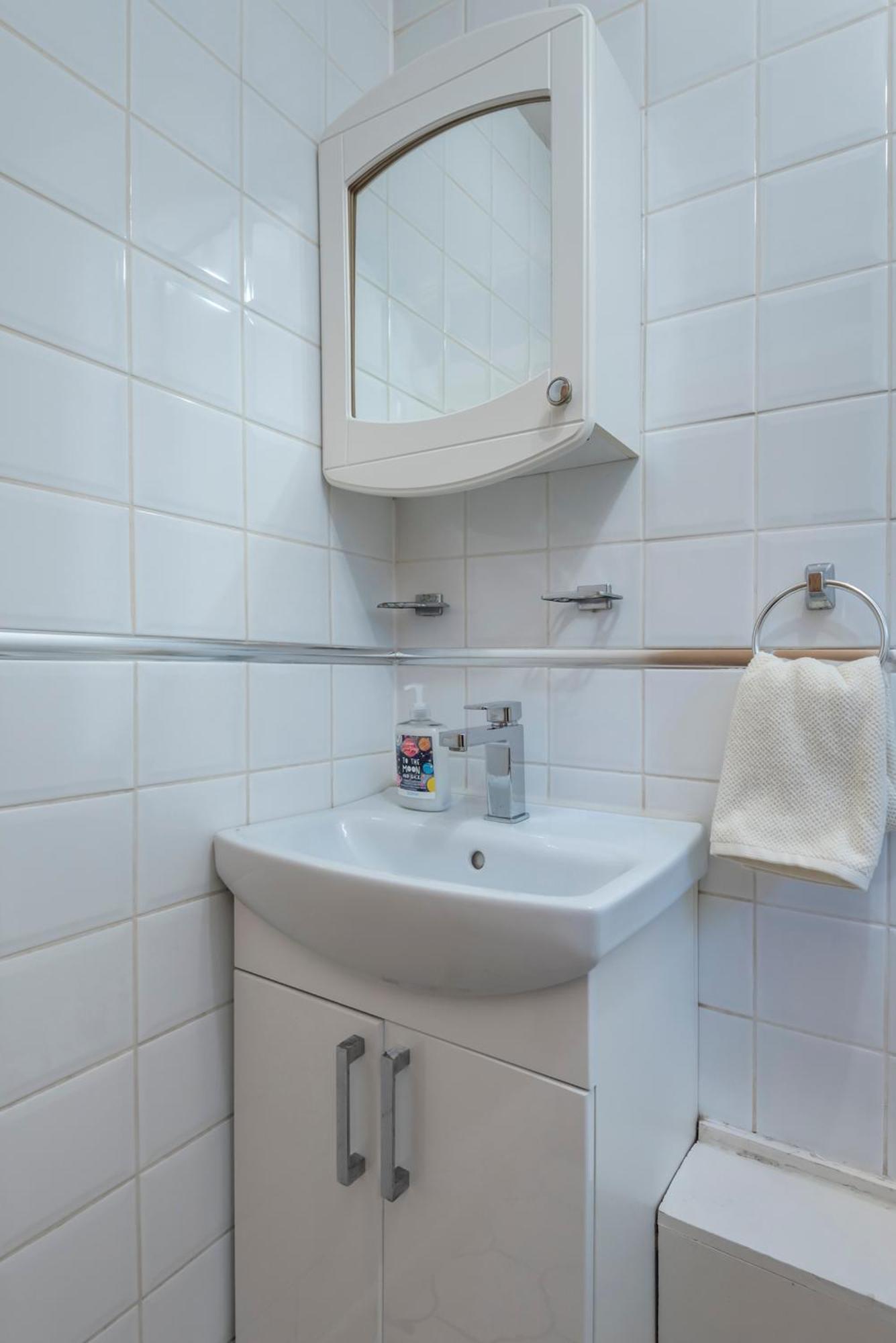 Ferienhaus Spacious 3 Bedroom Whitechapel - 9 Mins From Tower Bridge With Free Parking & Garden London
