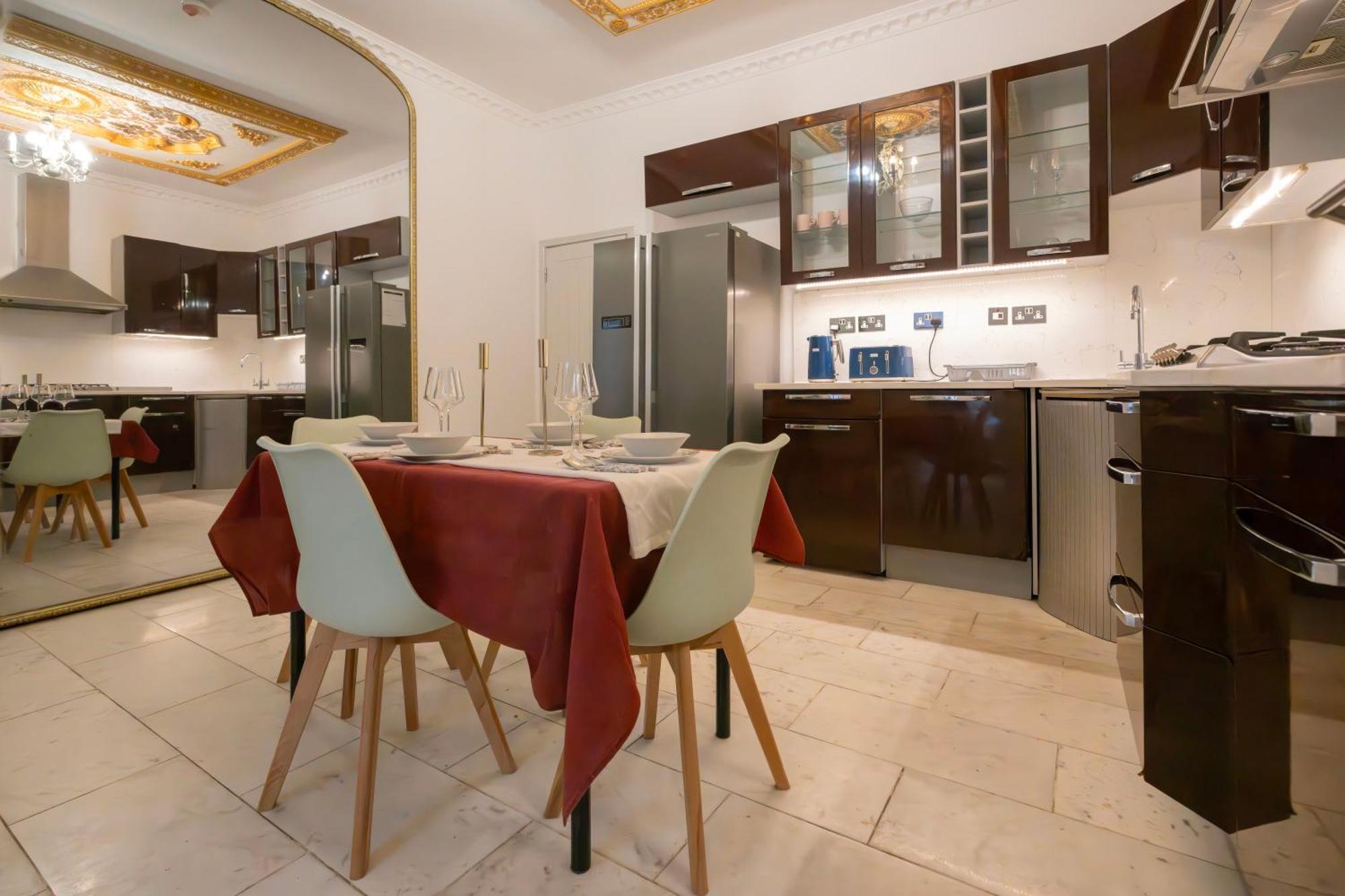 Finchley Road & By Primecityhosts