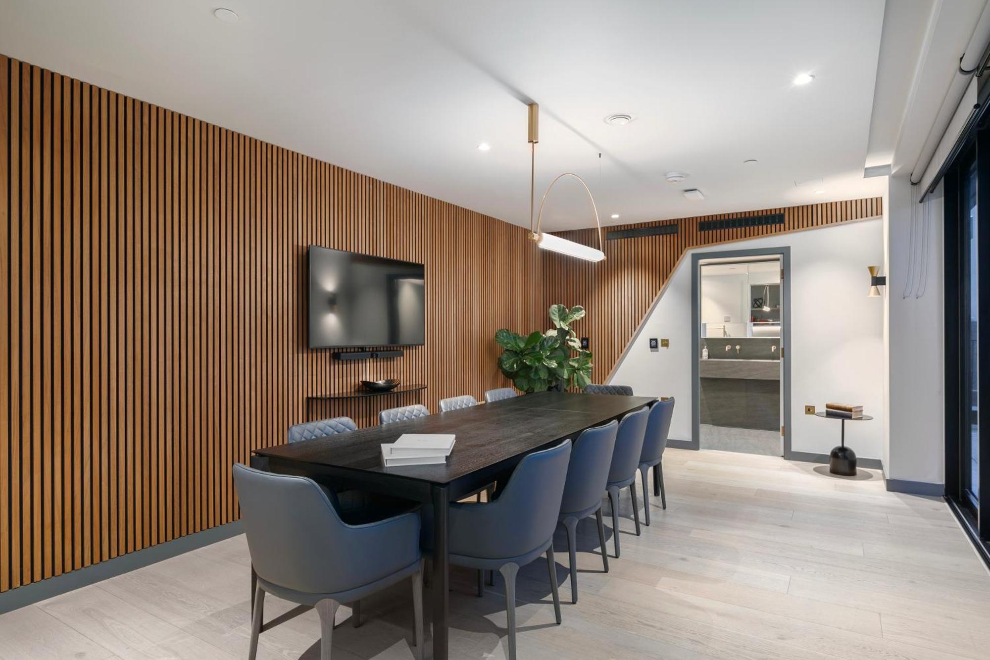 Kings Cross - Luxury 3 Bed Apartment, Private Balcony * London