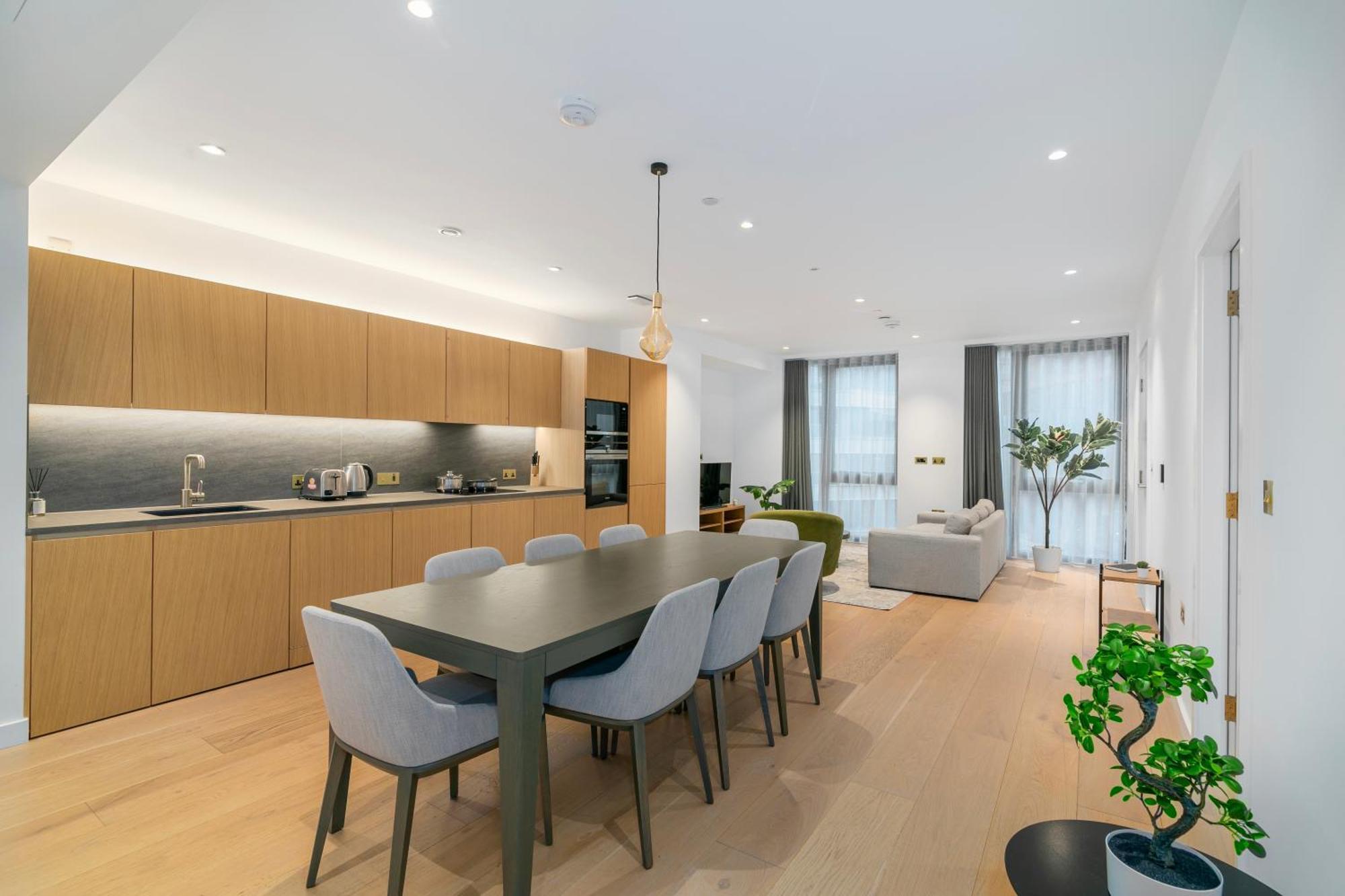 Kings Cross - Luxury 3 Bed Apartment, Private Balcony * London