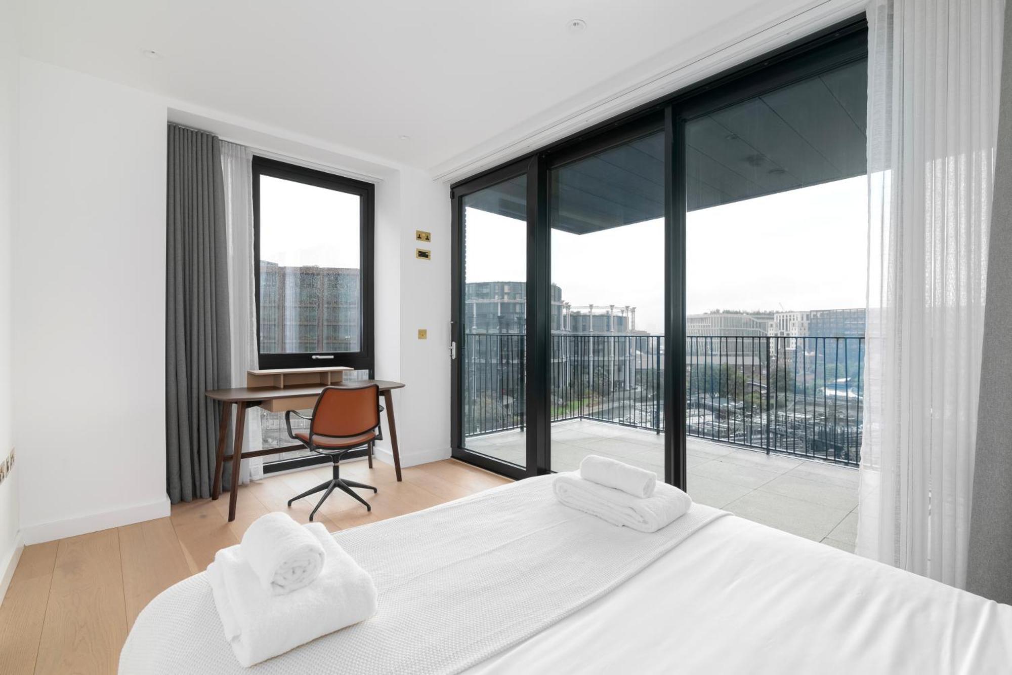 Kings Cross - Luxury 3 Bed Apartment, Private Balcony Apartment *