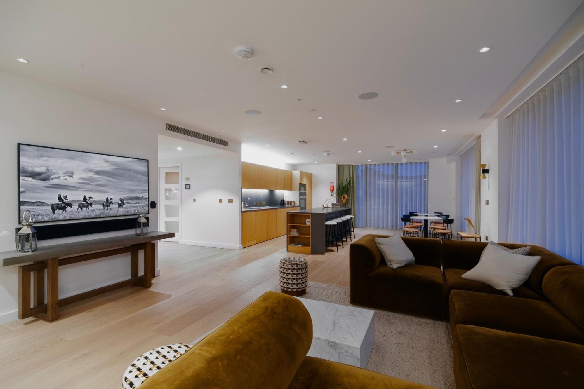 Kings Cross - Luxury 3 Bed Apartment, Private Balcony * London