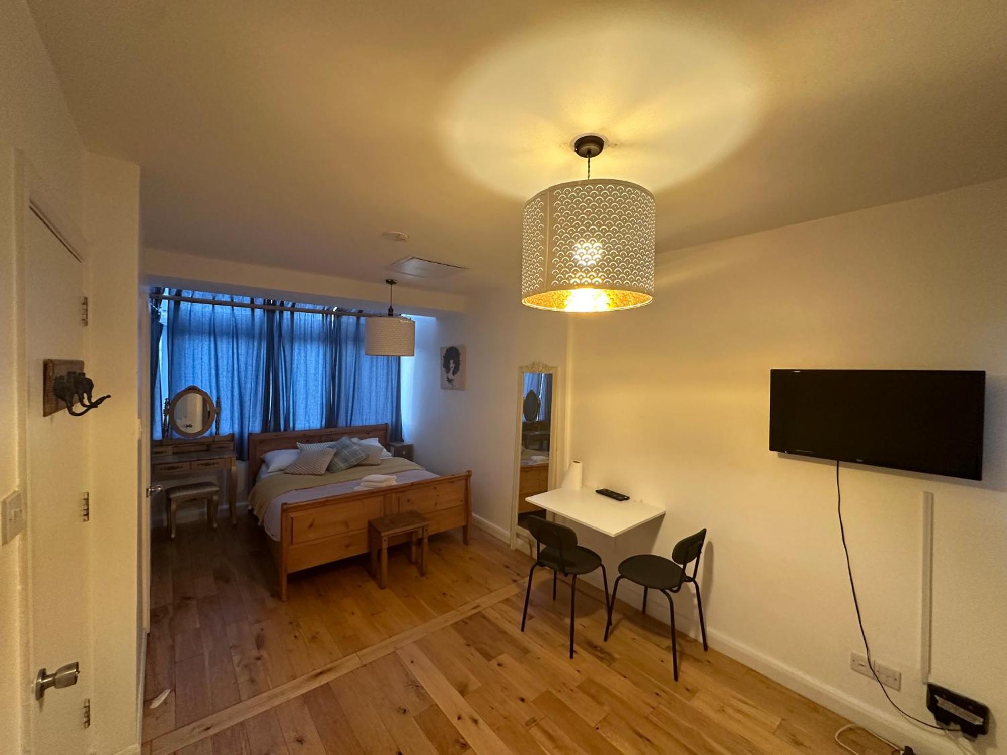 Cozy Rooms Near Central London * Londen