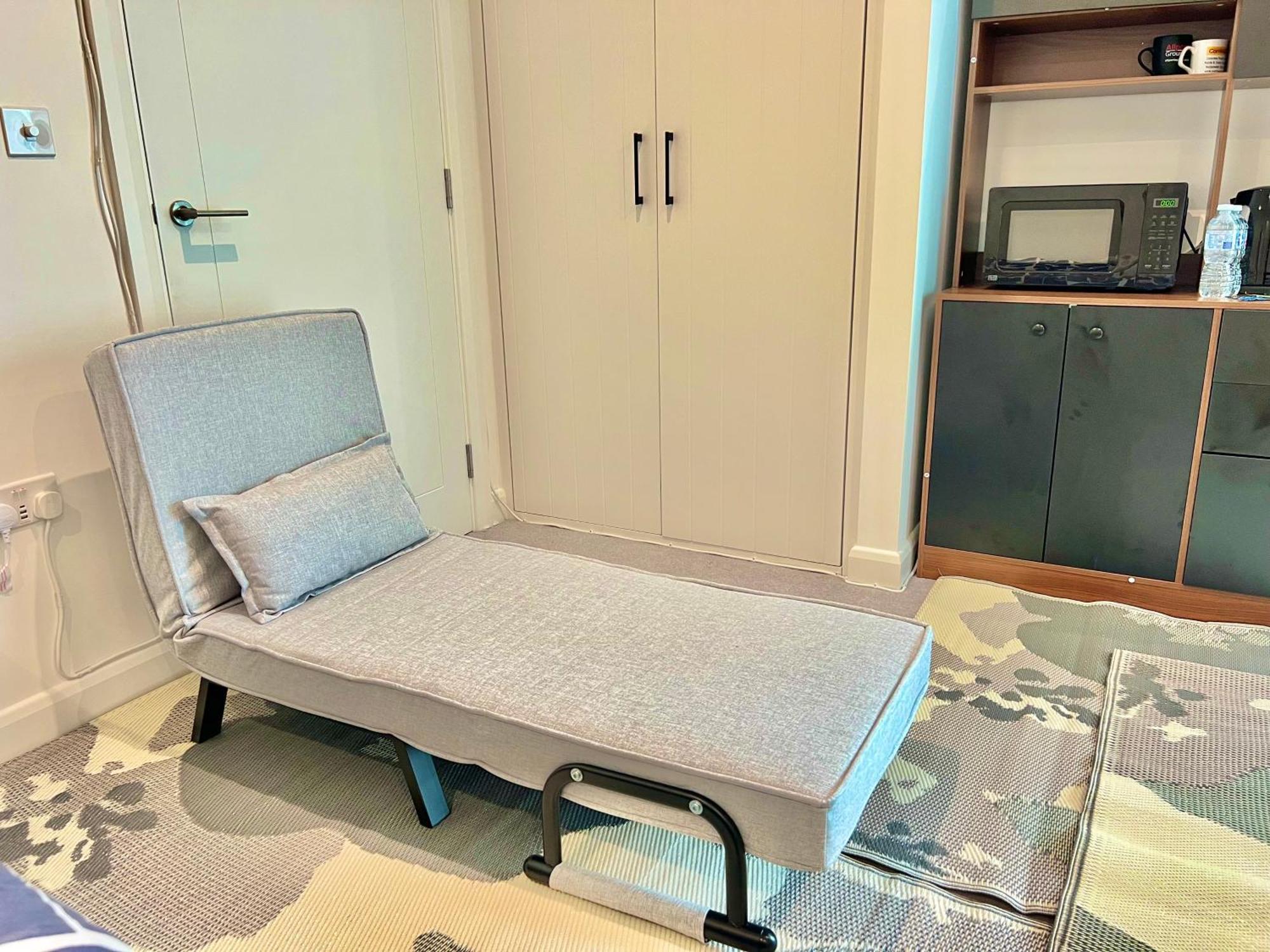 Lux King Penthouse W Private Entrance Apartment *