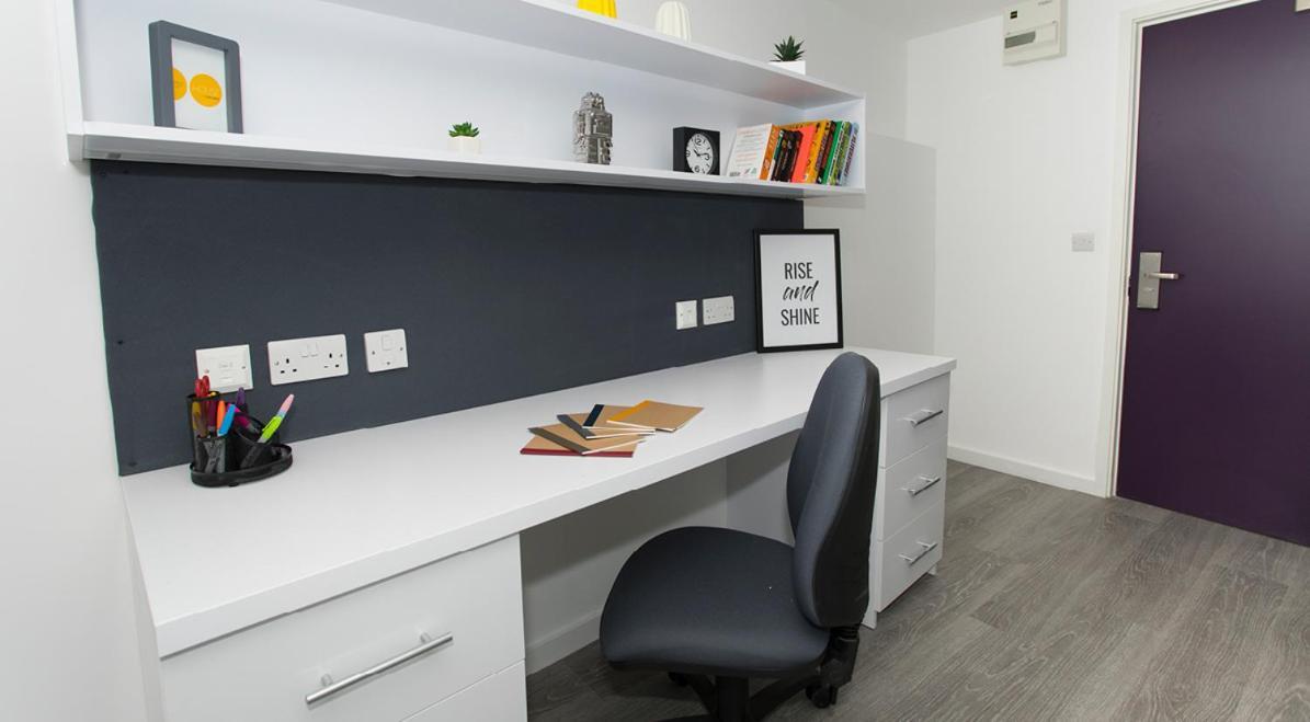 Cube Ealing Apartment