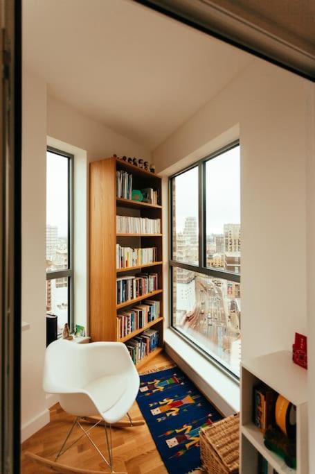 3 Bedroom Penthouse With Terrace And Skyline In Battersea Appartement