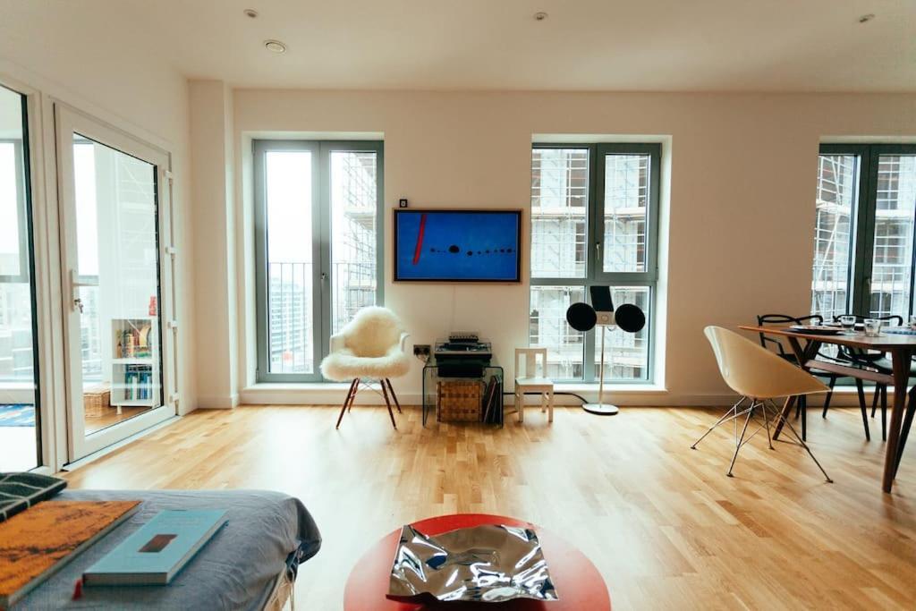 3 Bedroom Penthouse With Terrace And Skyline In Battersea Londen