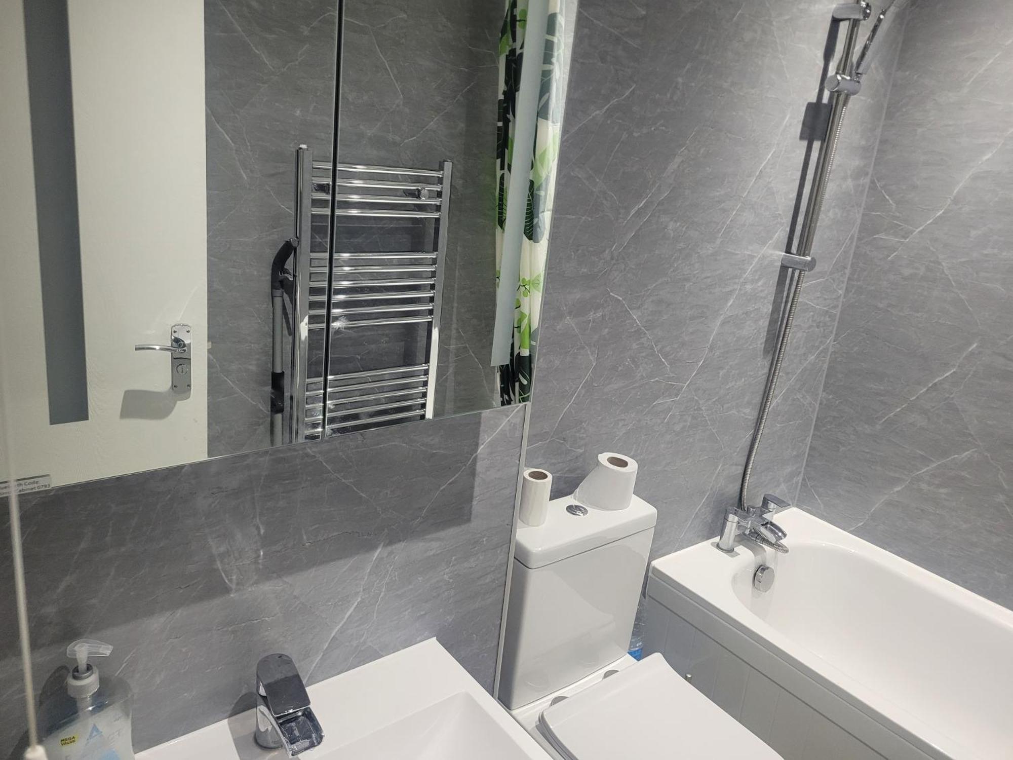 Private Rm In A 2 Bed Near 4 Train Stations Londres
