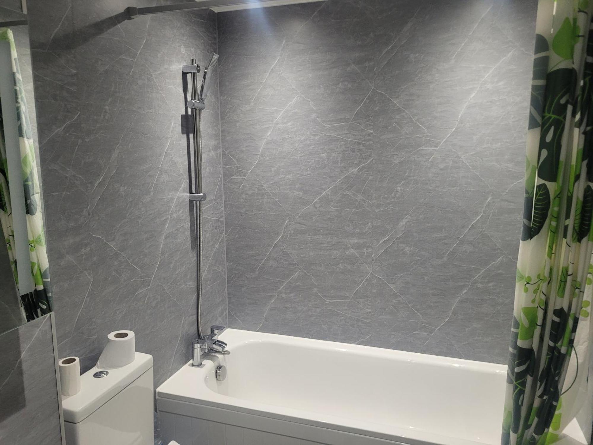 Private Rm In A 2 Bed Near 4 Train Stations * Londres