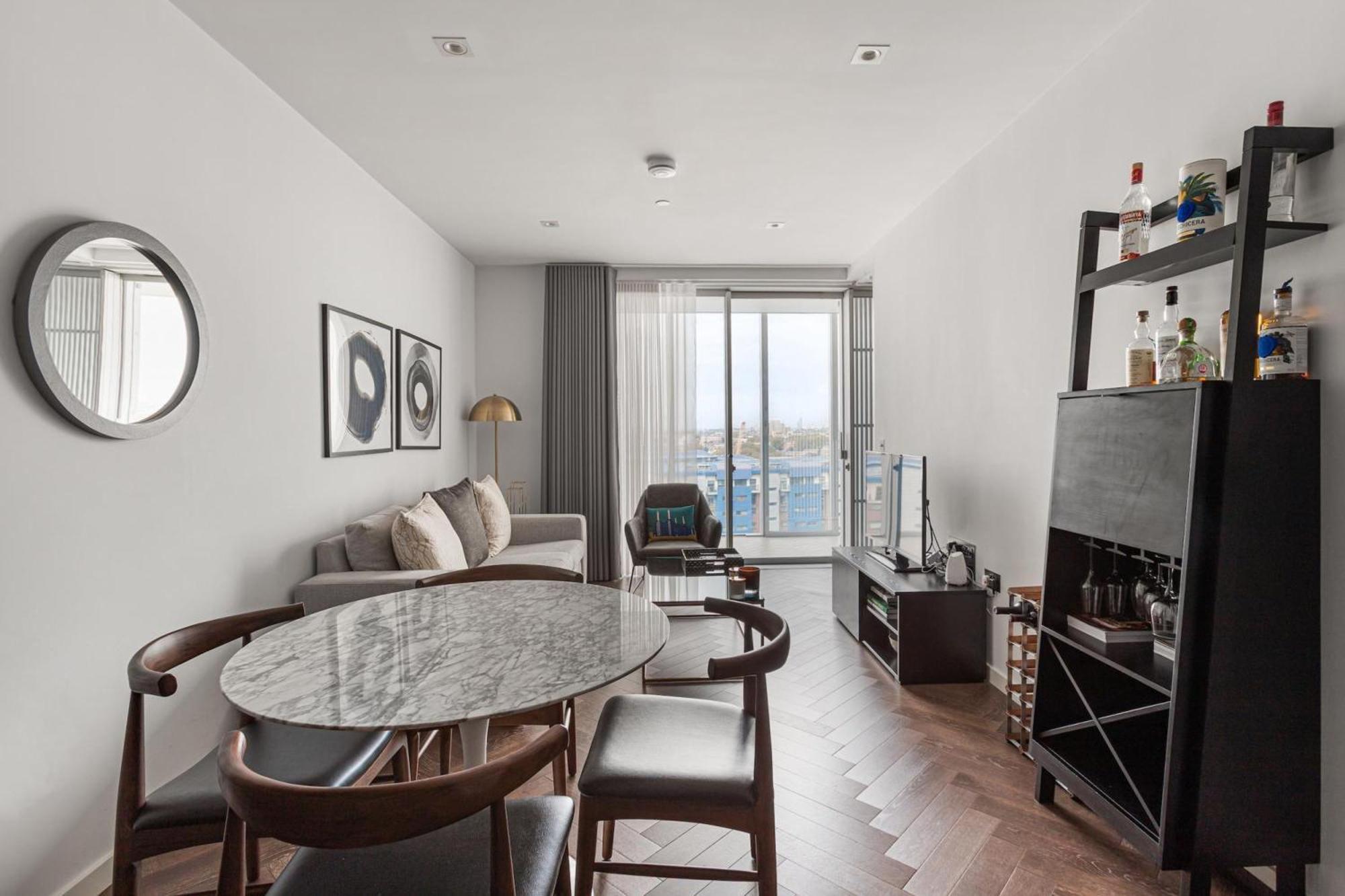 Battersea Power Station Flat With River Views London