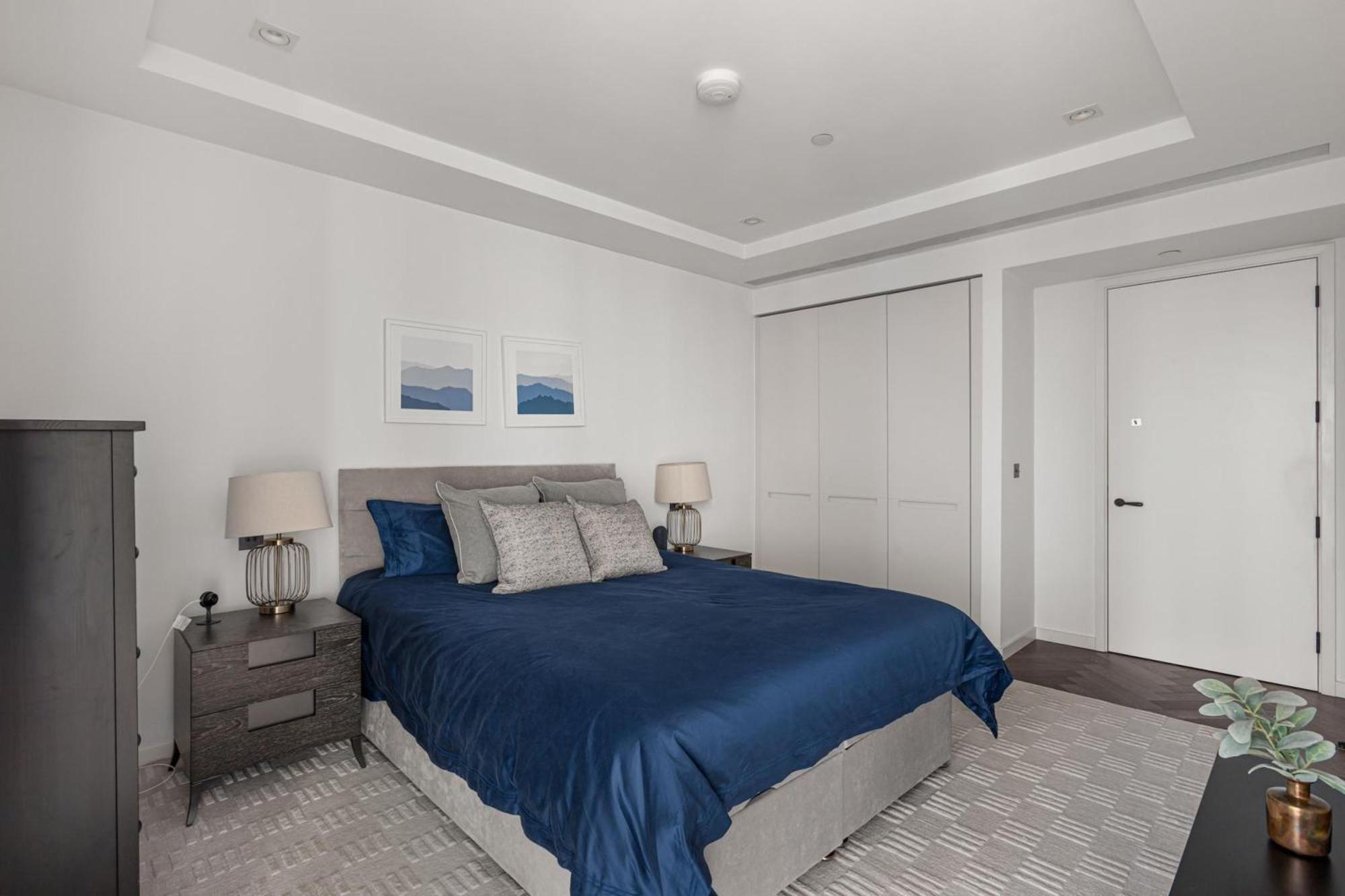 Battersea Power Station Flat With River Views London
