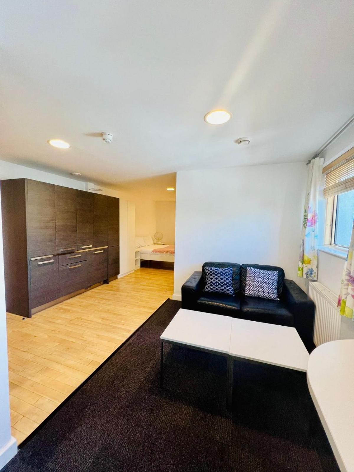 Student Only, At Kirby, Homestay London