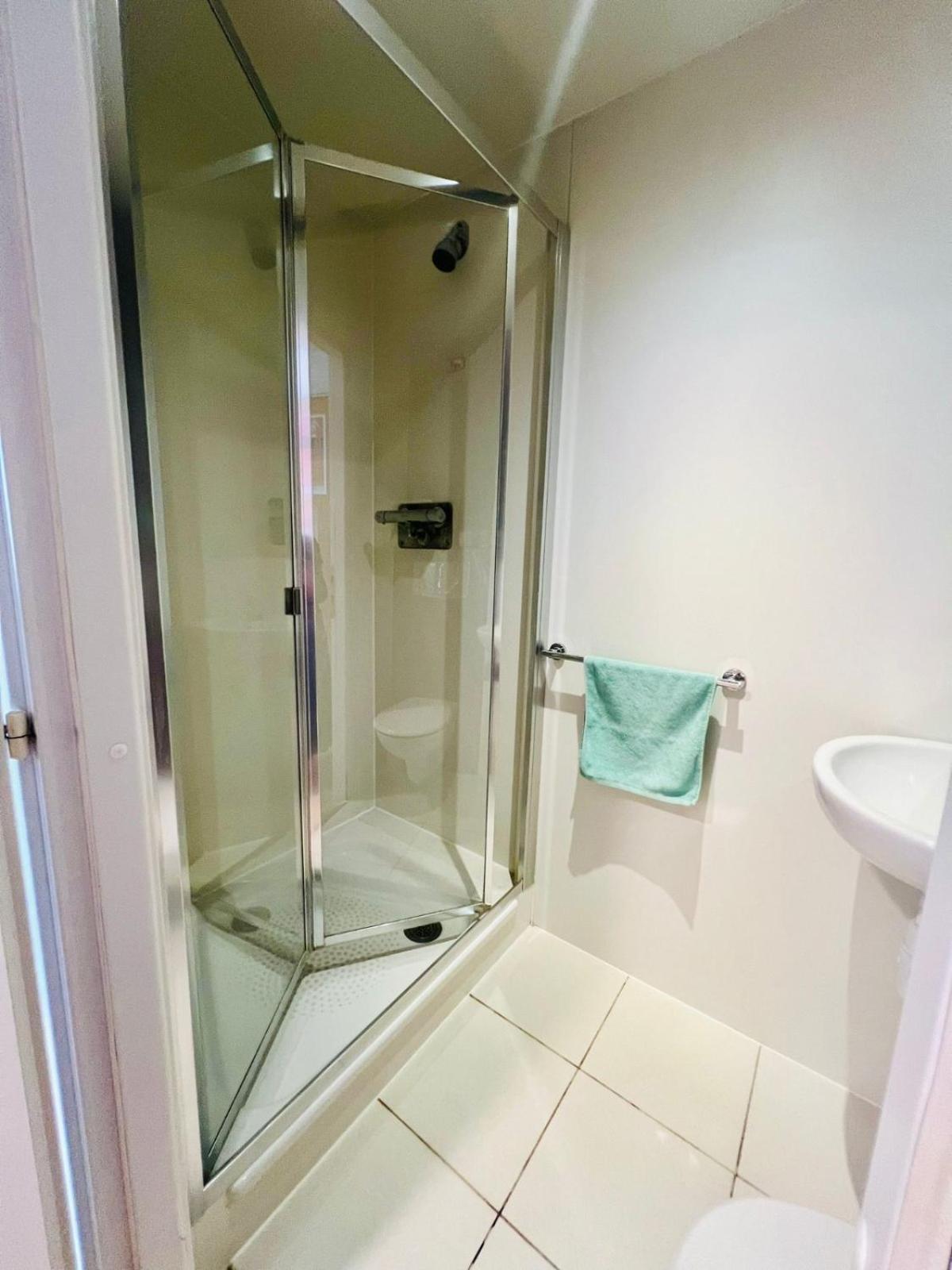 Student Only, At Kirby, Homestay London
