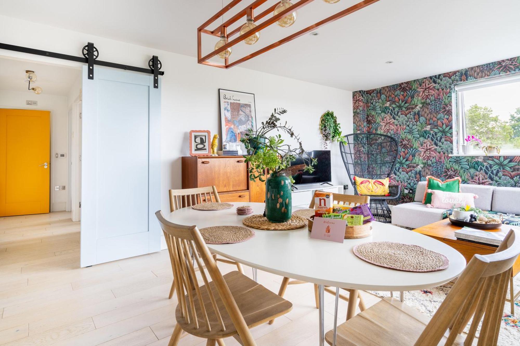 Urban Rainforeast, By Brick Lane E1, Family Friendly Apartment London