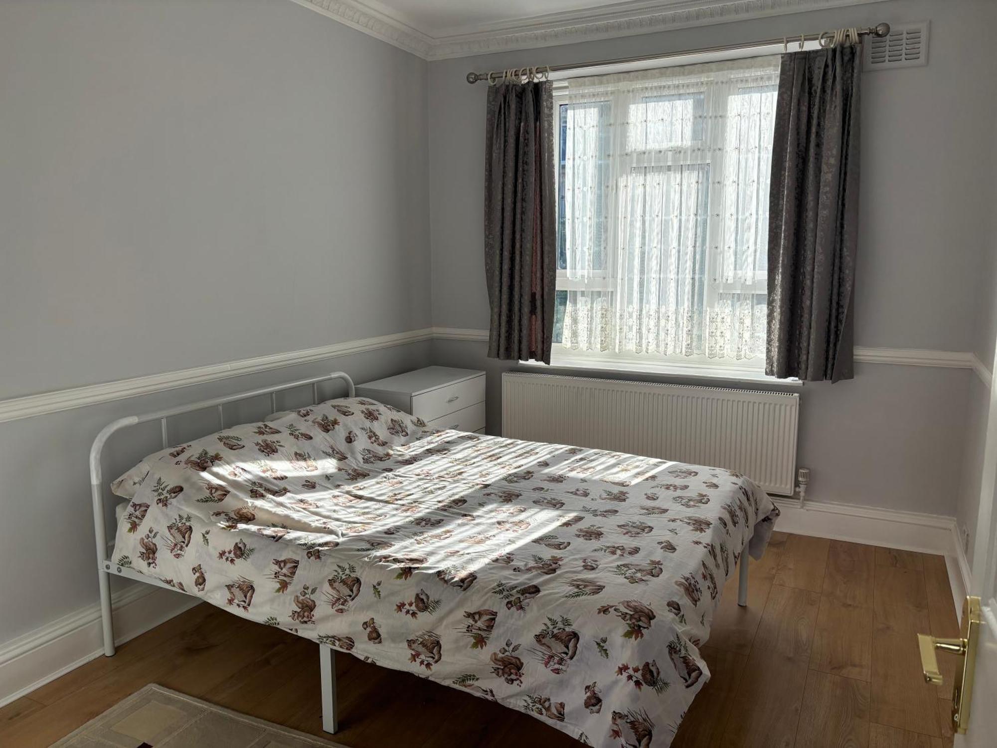 Bright 2 Bedroom Flat Close To Centre Londen