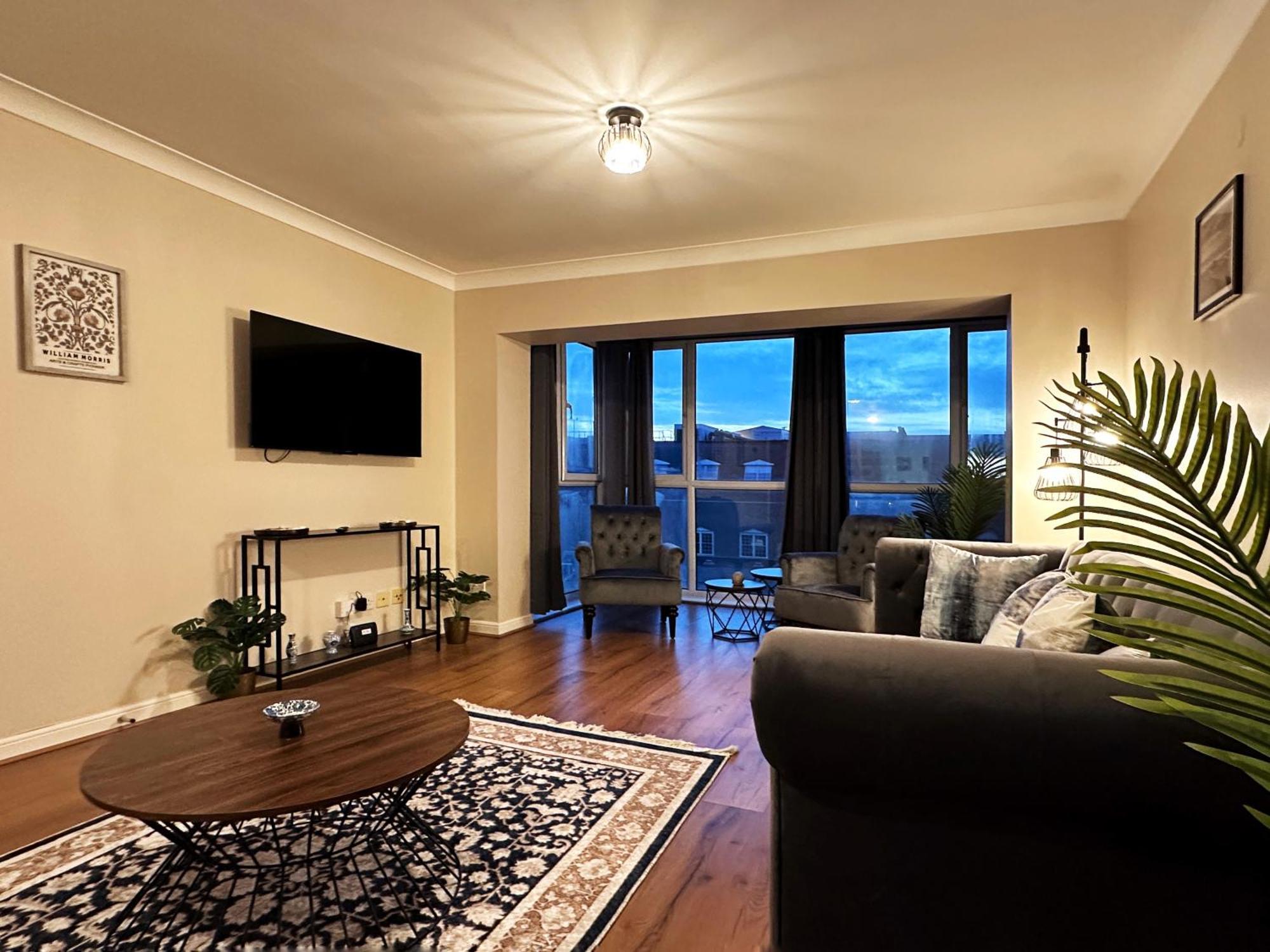 Apartment Betty's Place In Tower Hill - 2 Double Beds, Max 4 People, Great Location In *
