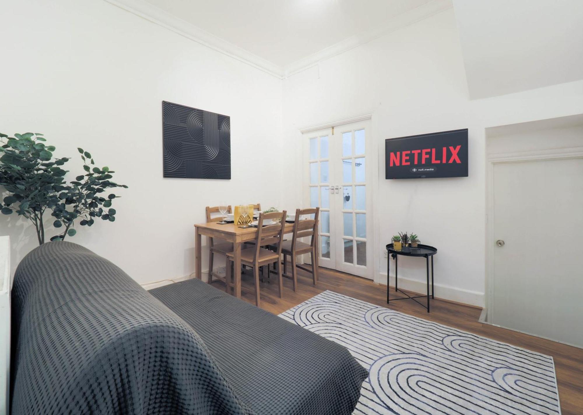Apartment F1 Cozy 2 Bed Flat Opposite Olympia Sleeps 5 People London
