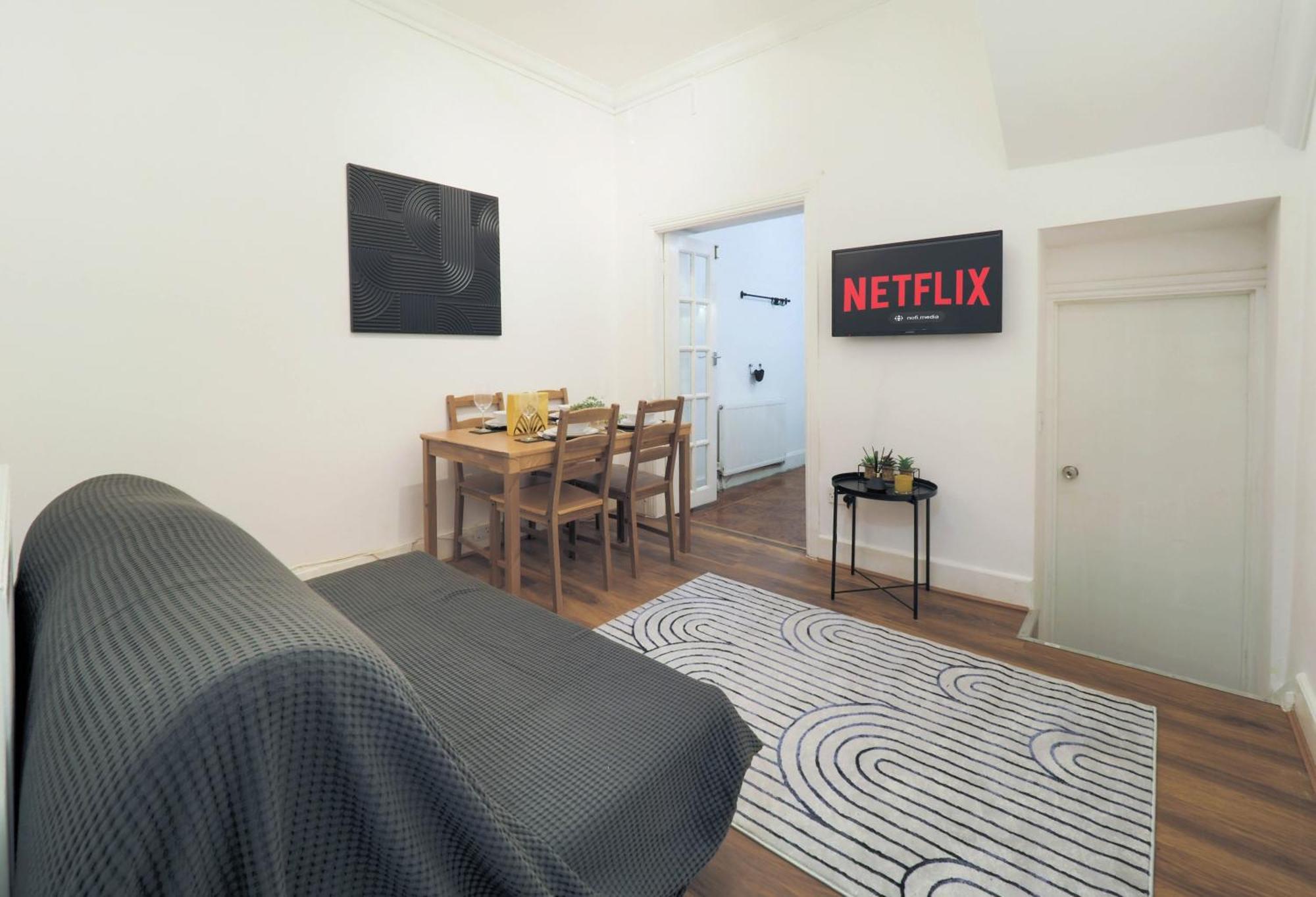 Apartment F1 Cozy 2 Bed Flat Opposite Olympia Sleeps 5 People