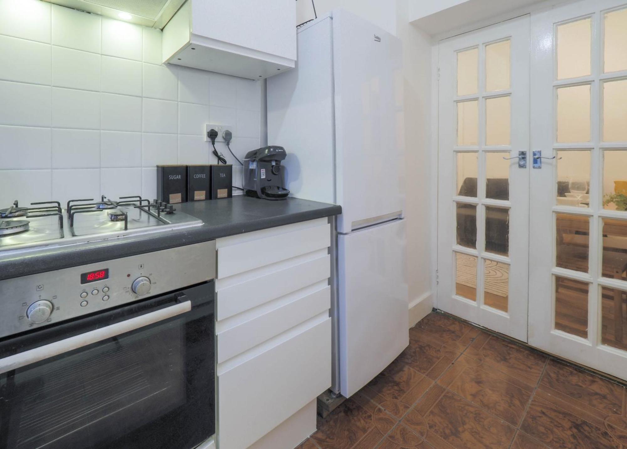 Apartamento F1 Cozy 2 Bed Flat Opposite Olympia Sleeps 5 People Londres