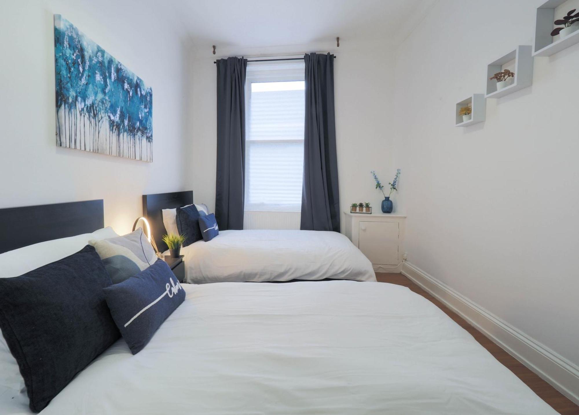 F1 Cozy 2 Bed Flat Opposite Olympia Sleeps 5 People London