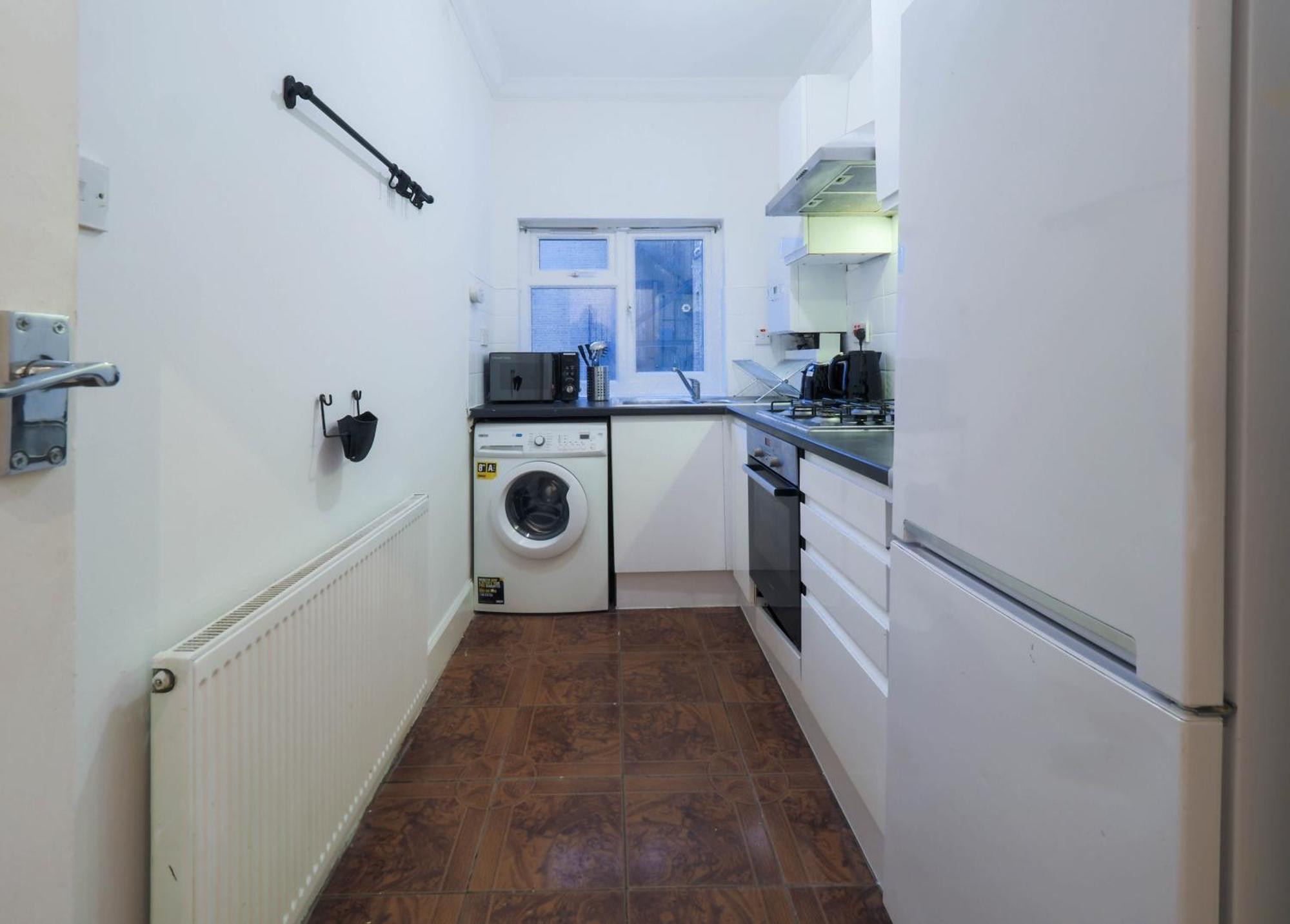 F1 Cozy 2 Bed Flat Opposite Olympia Sleeps 5 People * London